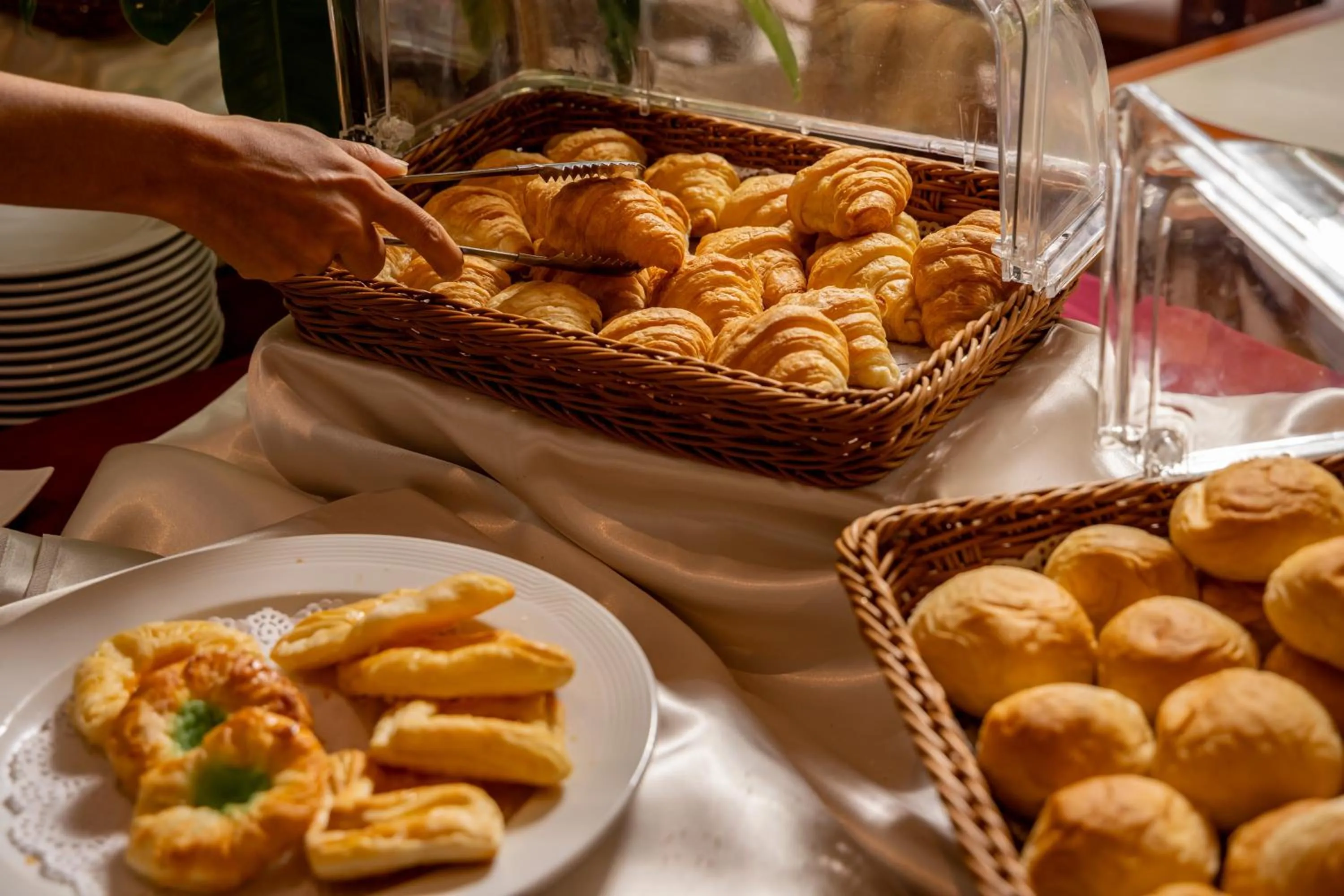 Restaurant/places to eat in Hotel Tropicana Pattaya