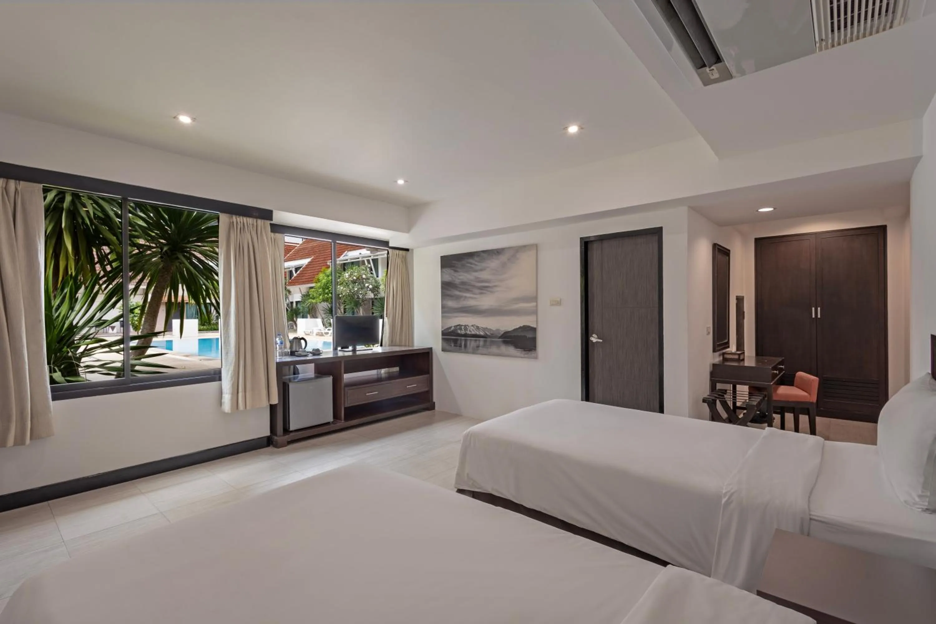 Bed in Hotel Tropicana Pattaya