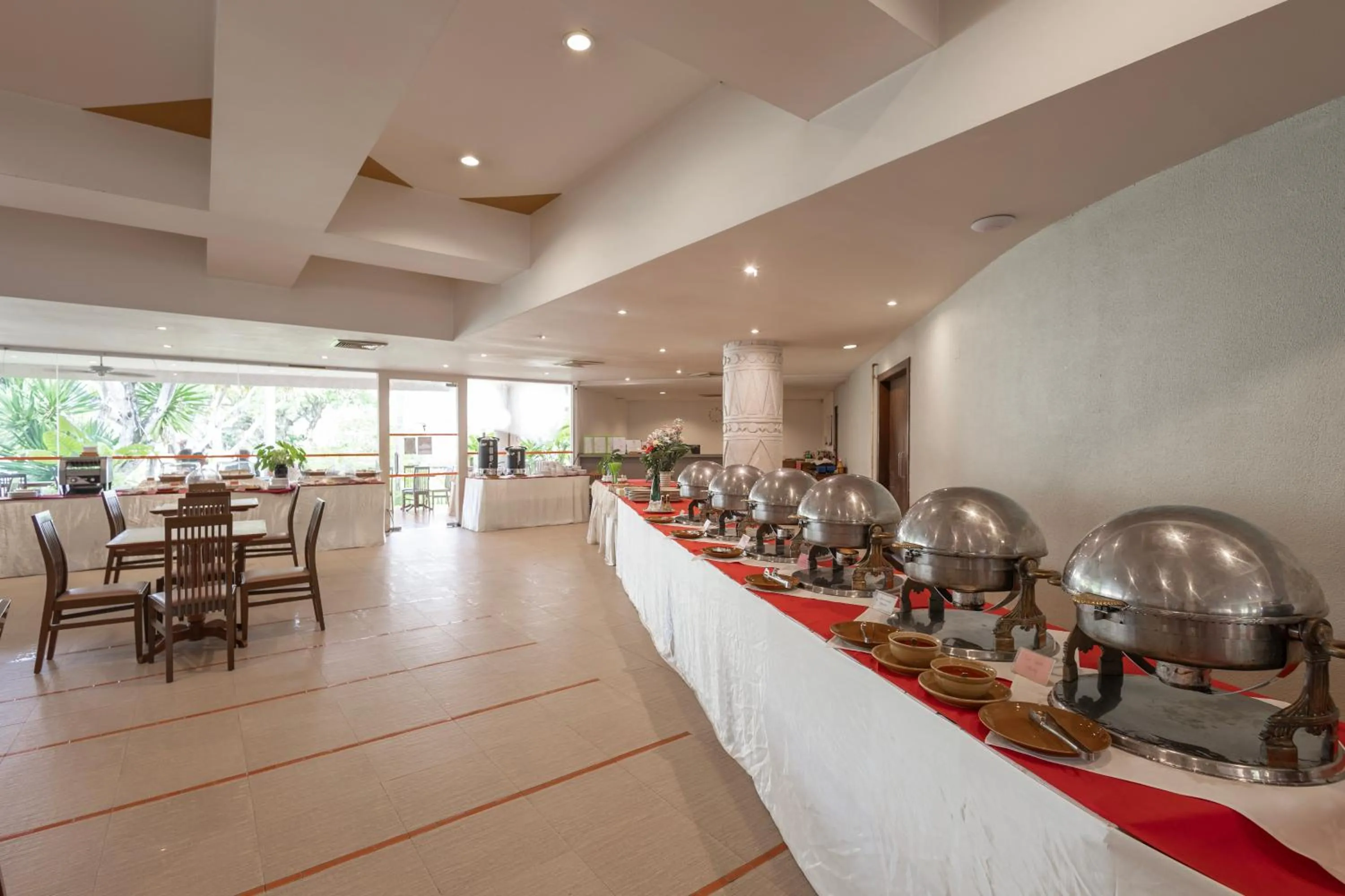 Restaurant/places to eat in Hotel Tropicana Pattaya