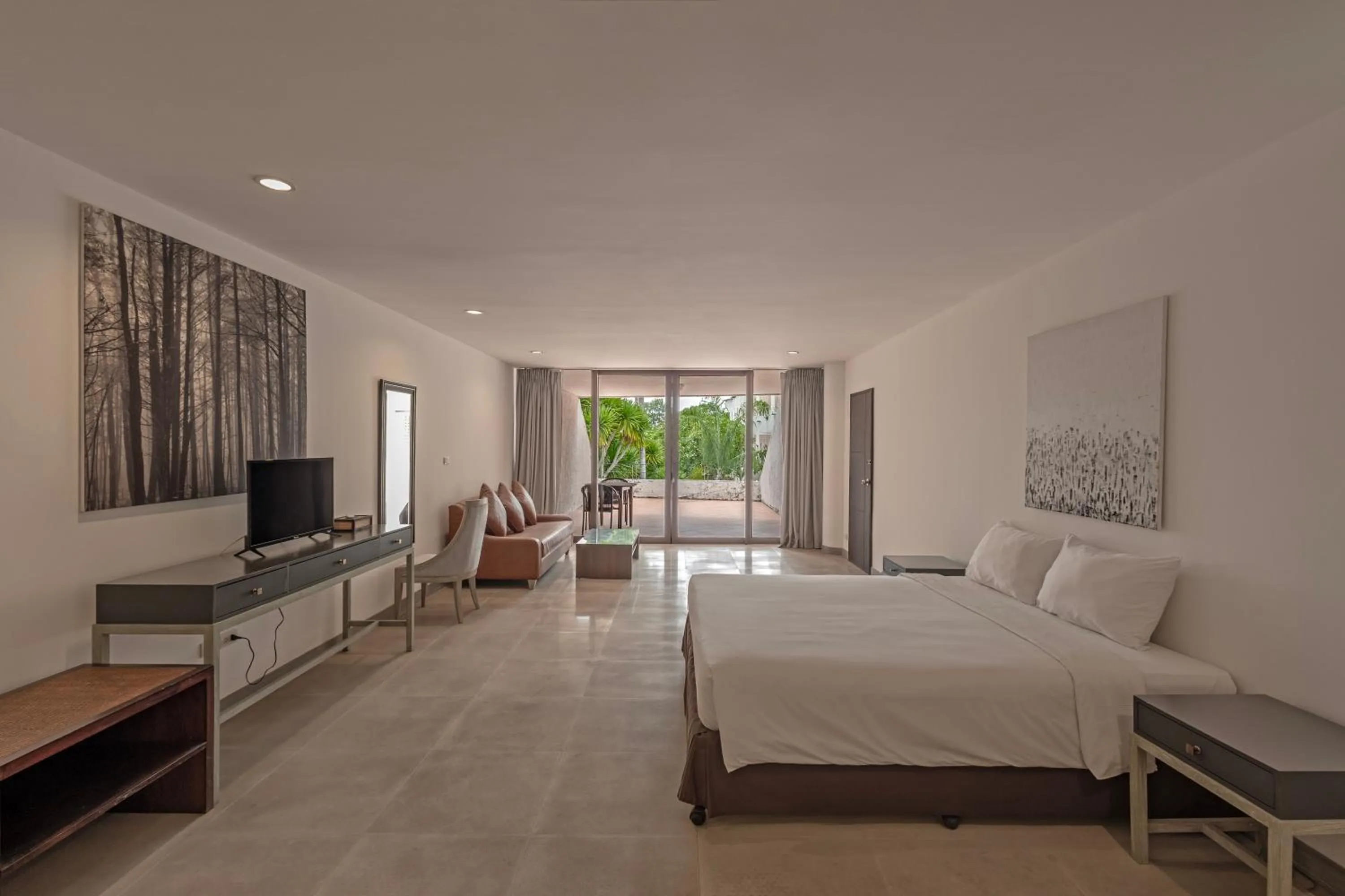 Bed in Hotel Tropicana Pattaya