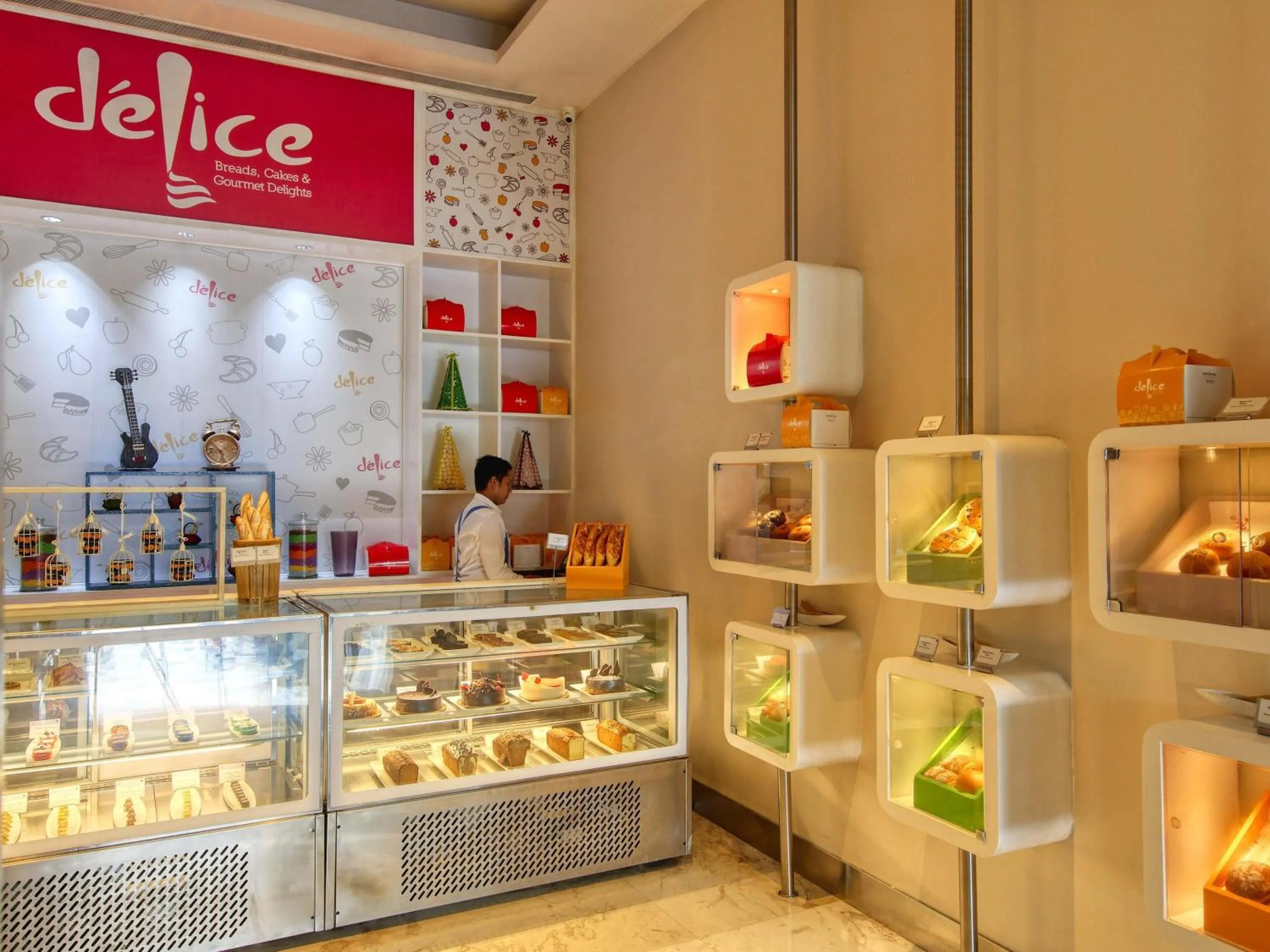 Restaurant/places to eat in Novotel Bengaluru Outer Ring Road