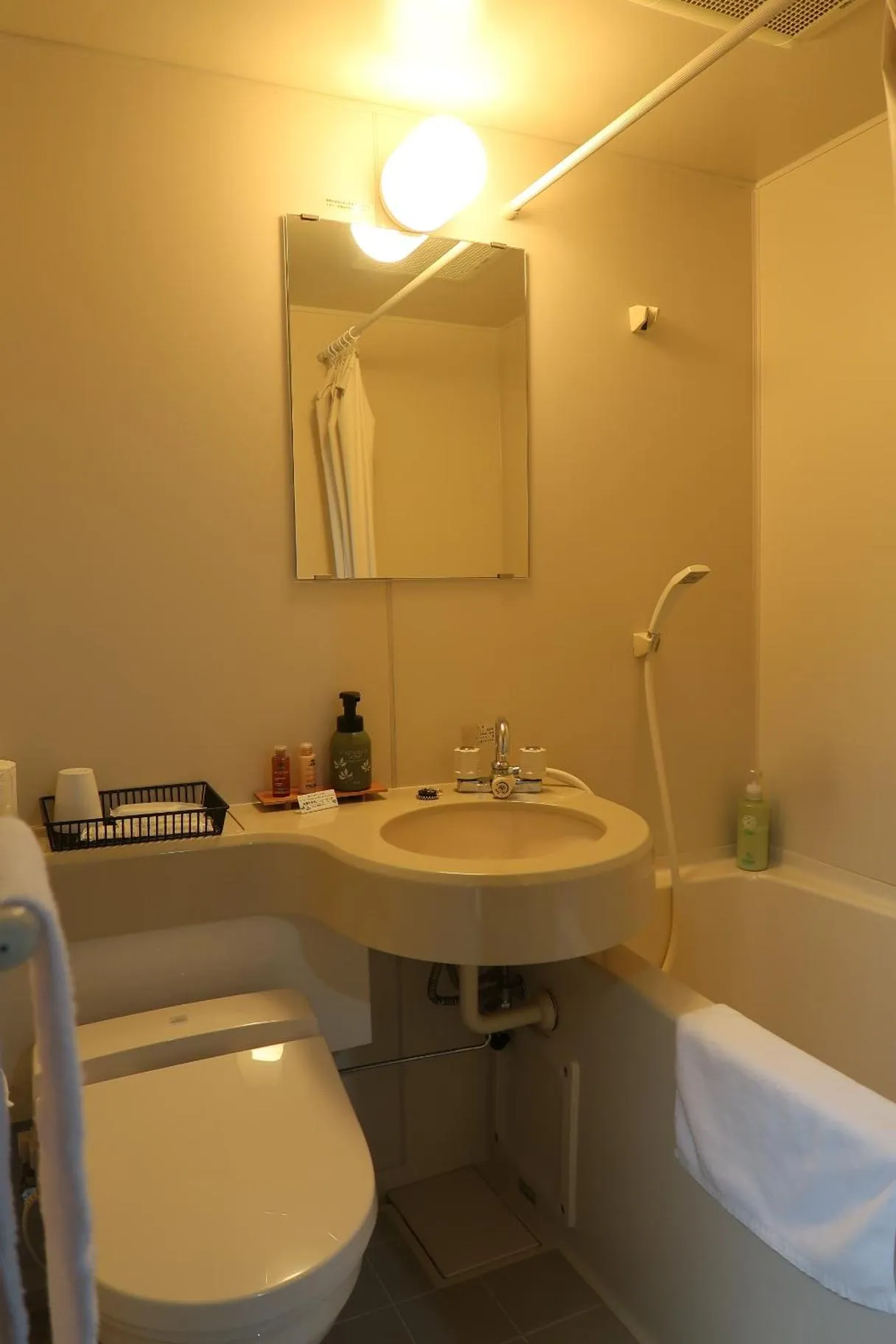 Shower, Bathroom in Qraud