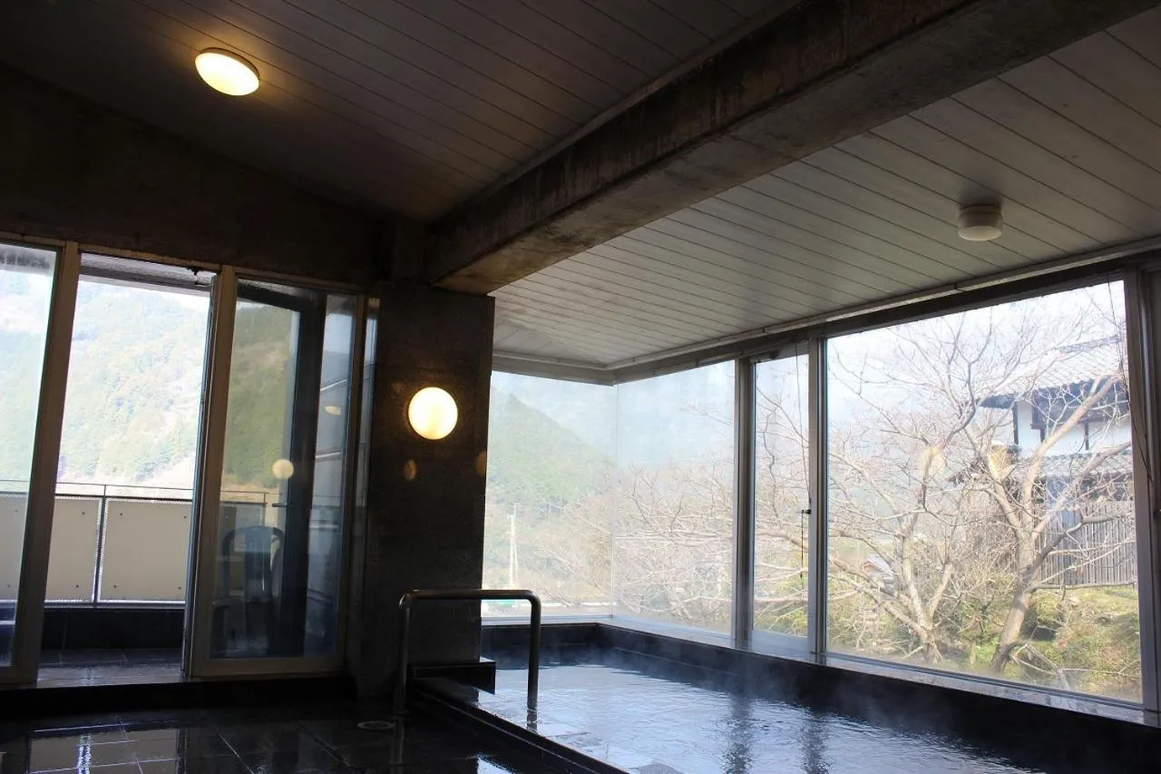 Public Bath in Qraud