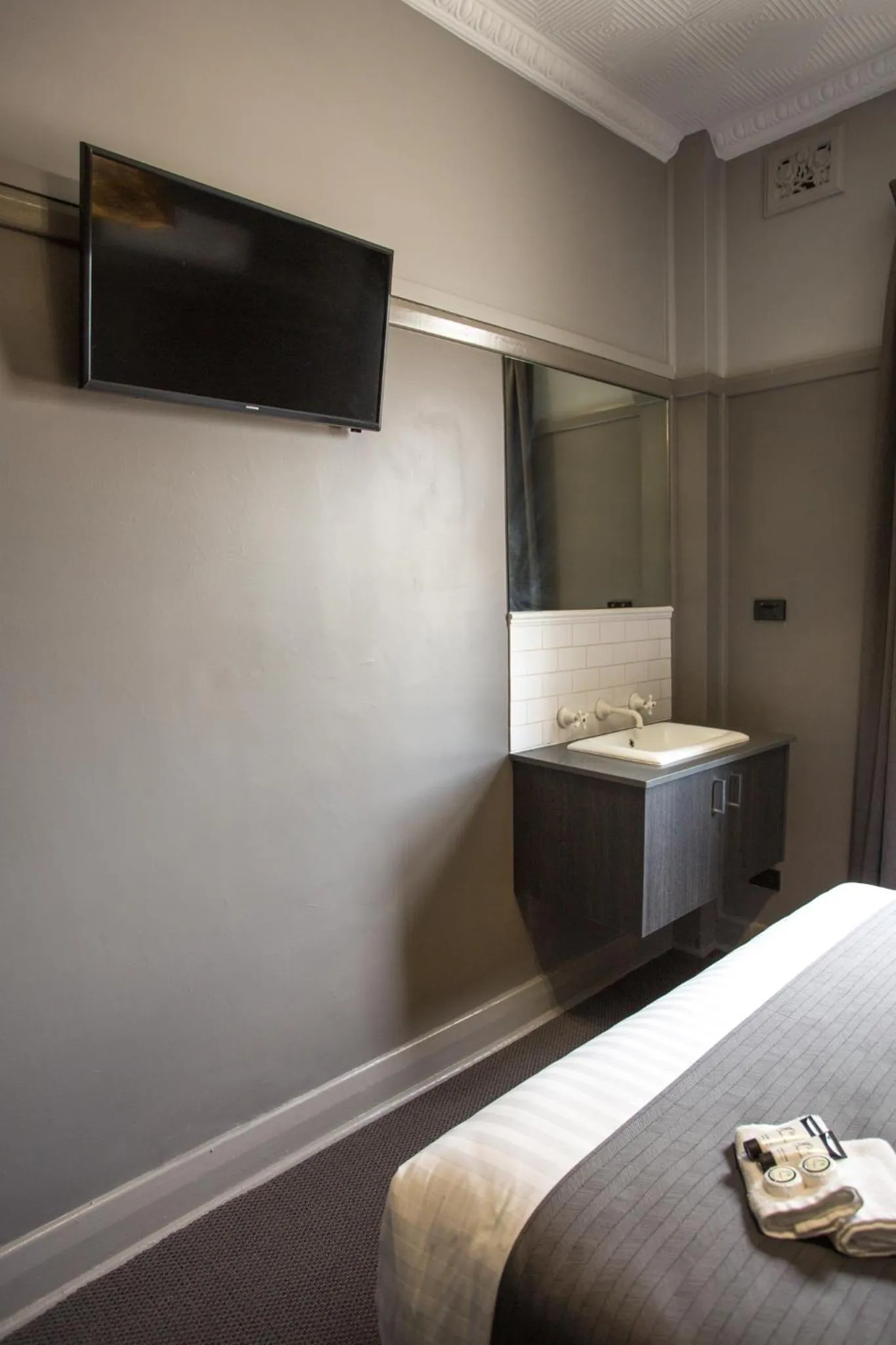 Bed in Nags Head Hotel