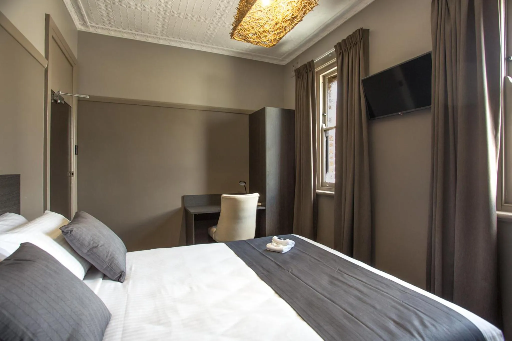 Bed in Nags Head Hotel