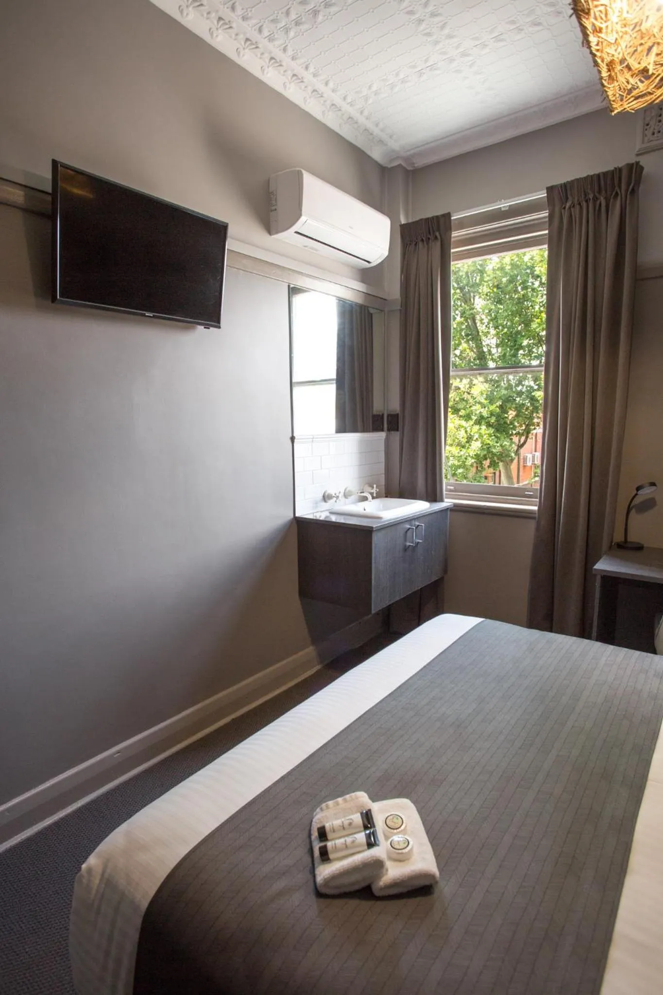 Bed in Nags Head Hotel