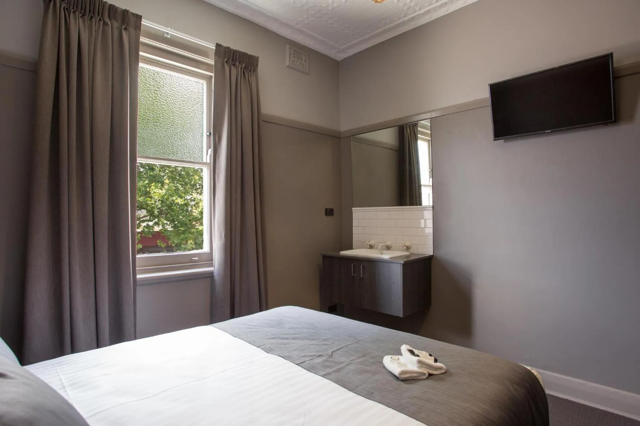 Bed in Nags Head Hotel