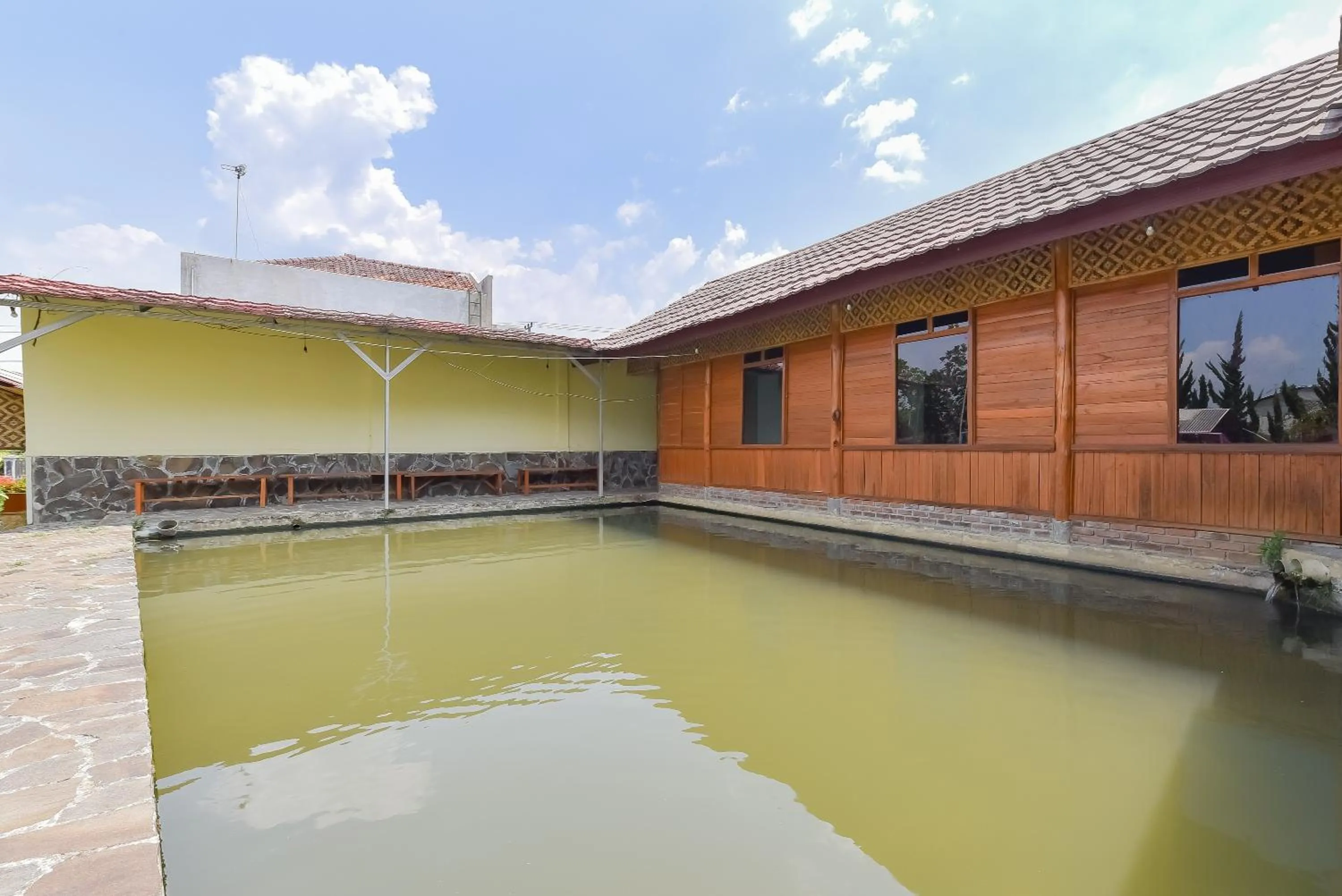 Property building in RedDoorz At Pondok Winagung Ciwidey