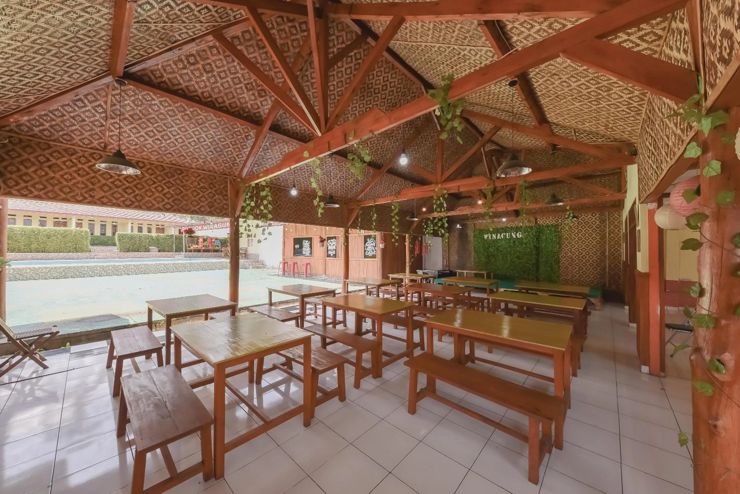 Restaurant/places to eat in RedDoorz At Pondok Winagung Ciwidey