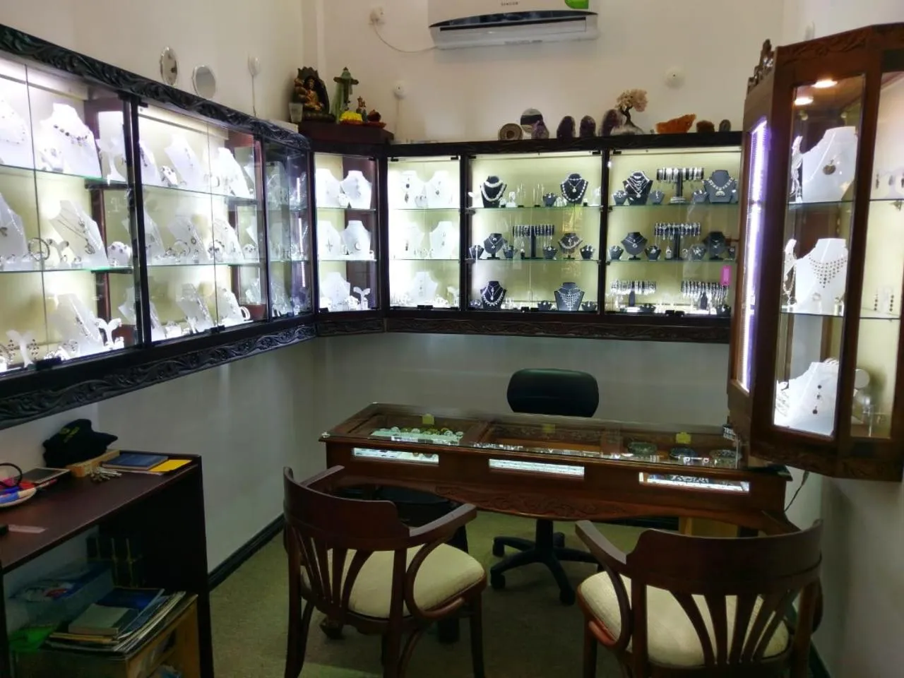 On-site shops in Selavi Resort Bentota