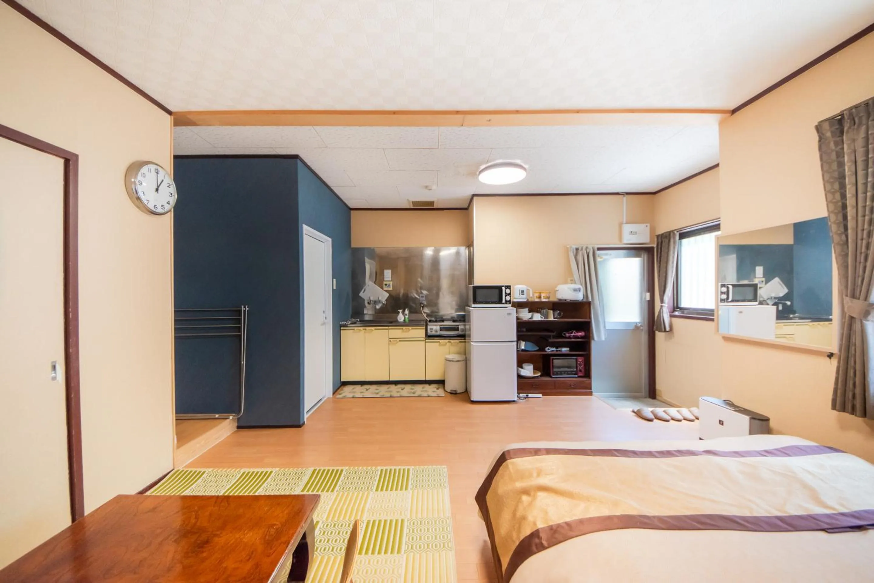 Photo of the whole room, Bed in Comfy Stay MR1 & MR2