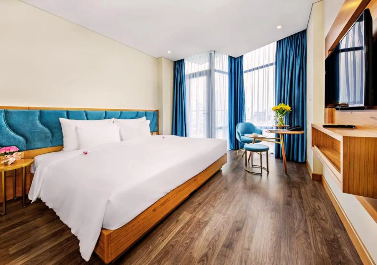 Bed in San Marino Boutique Danang - 10 mins to Dragon Bridge & 15 mins to My Khe Beach