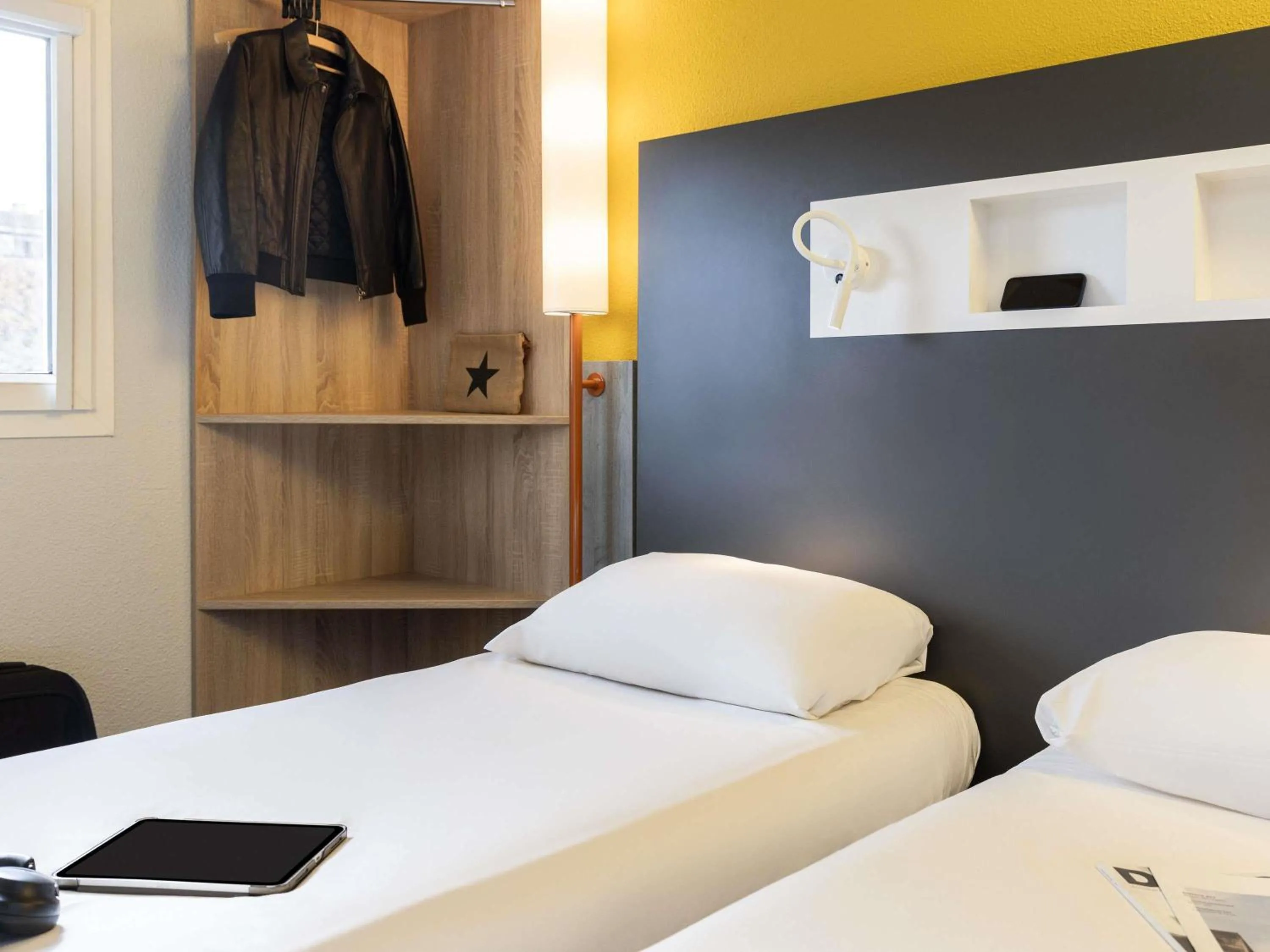 Bedroom, Bed in ibis budget Carcassonne La Cité