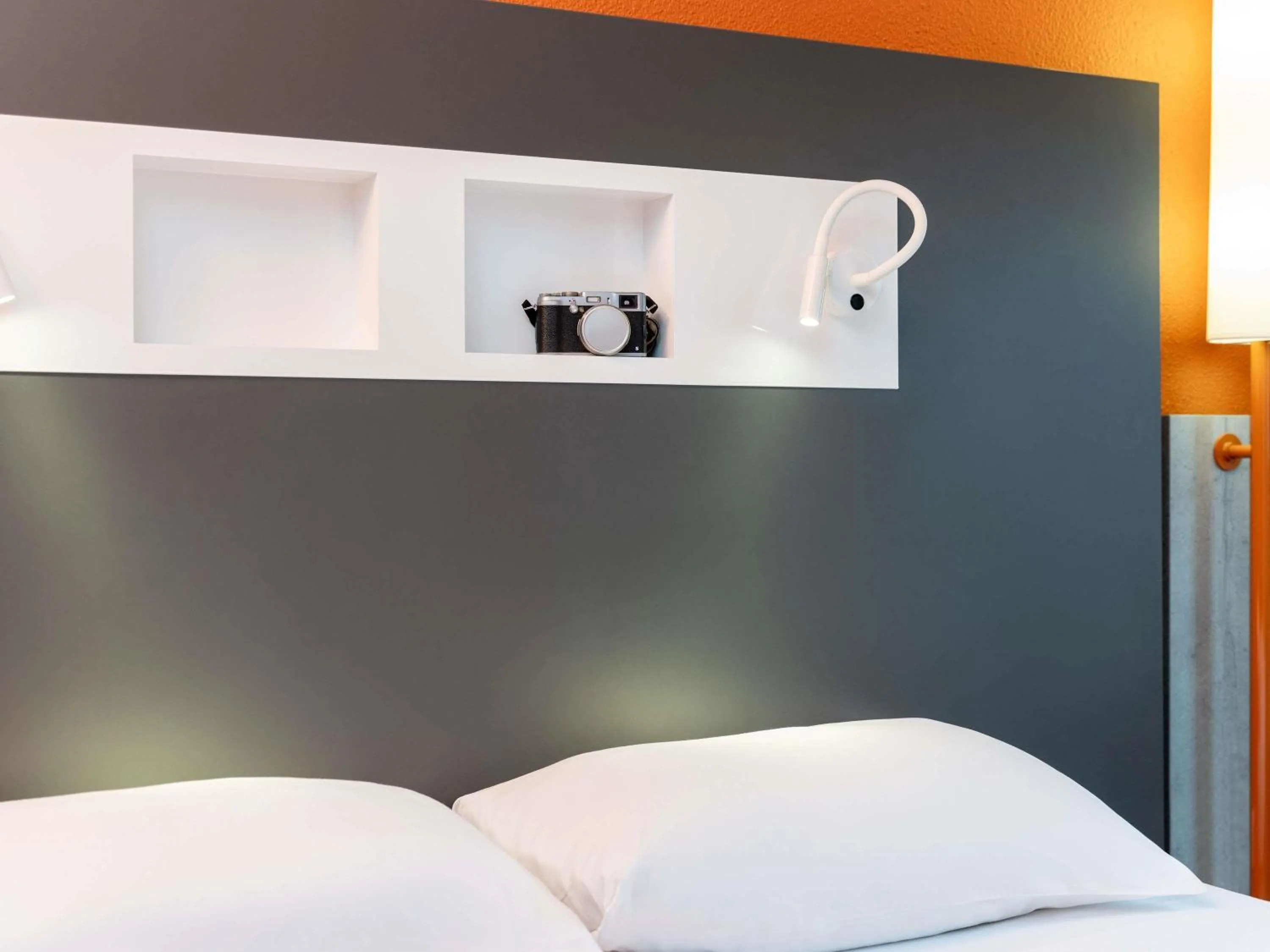 Bedroom, Bed in ibis budget Carcassonne La Cité