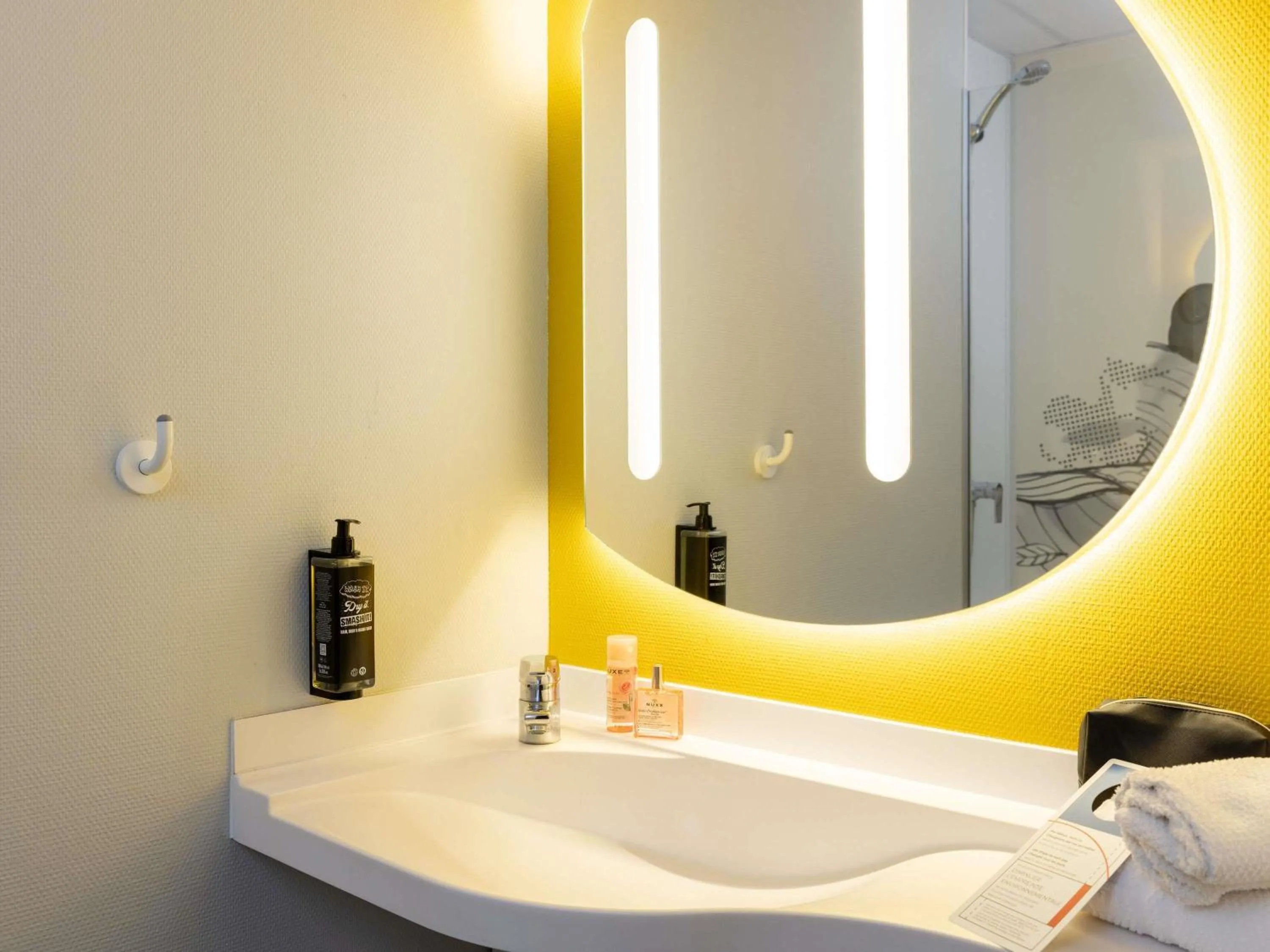 Bedroom in ibis budget Carcassonne La Cité