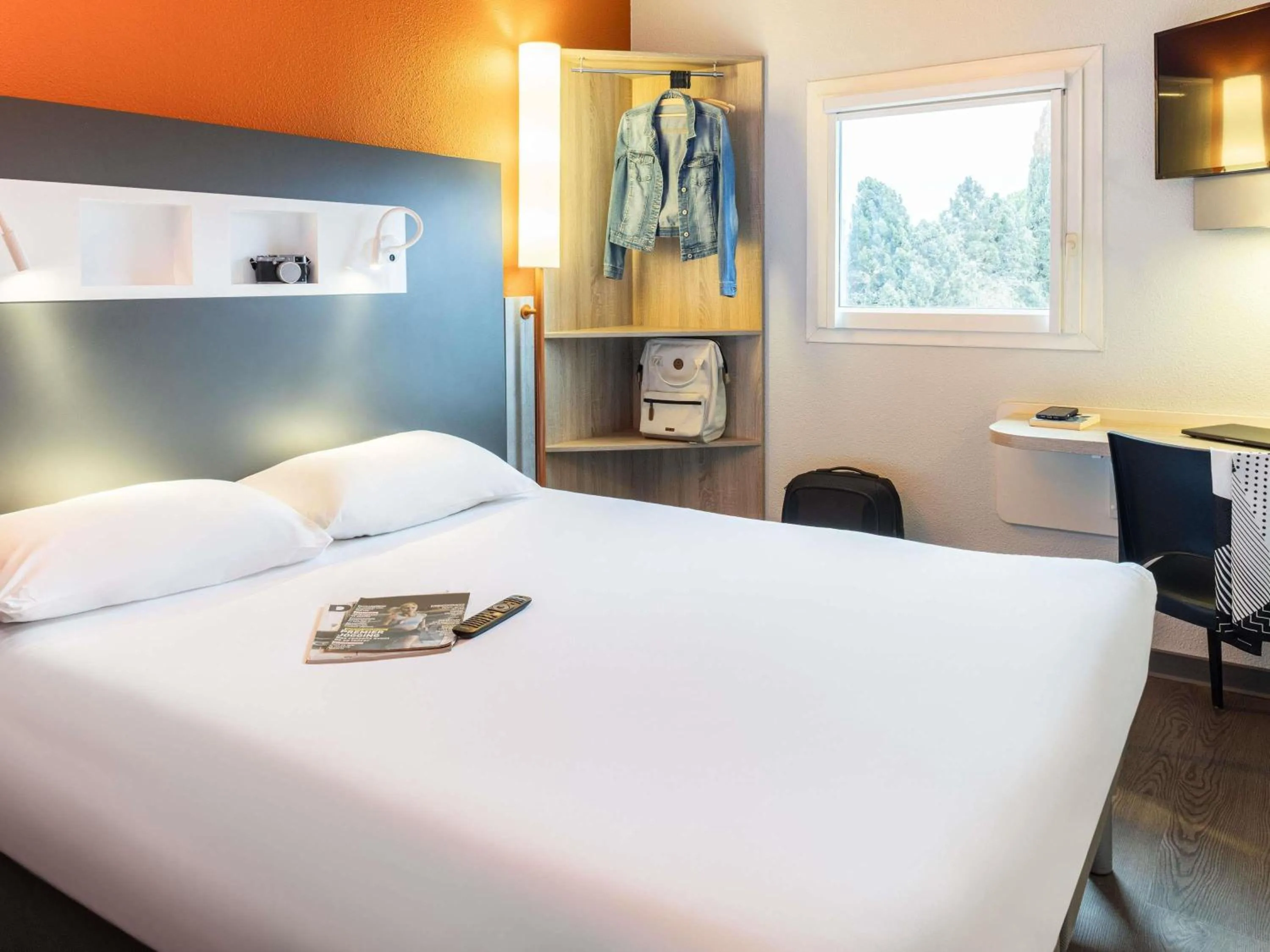 Bedroom, Bed in ibis budget Carcassonne La Cité