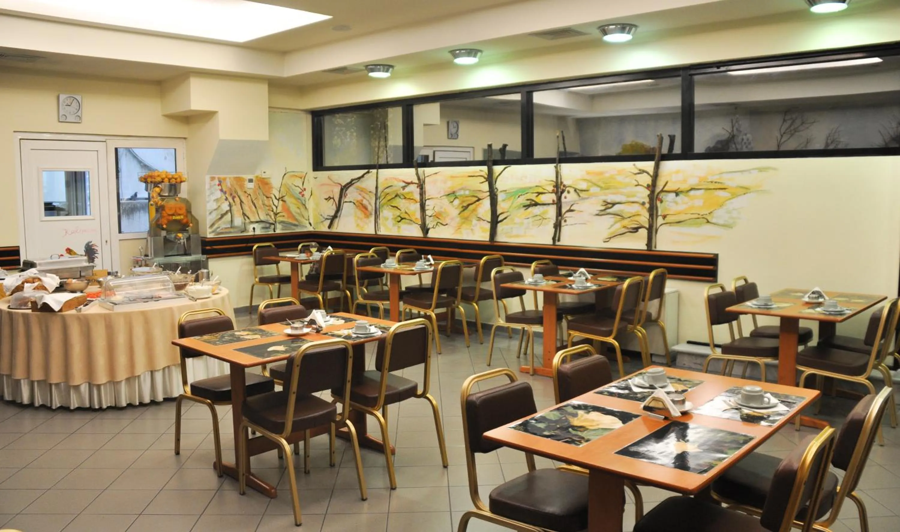 Restaurant/places to eat in Hotel Metropol