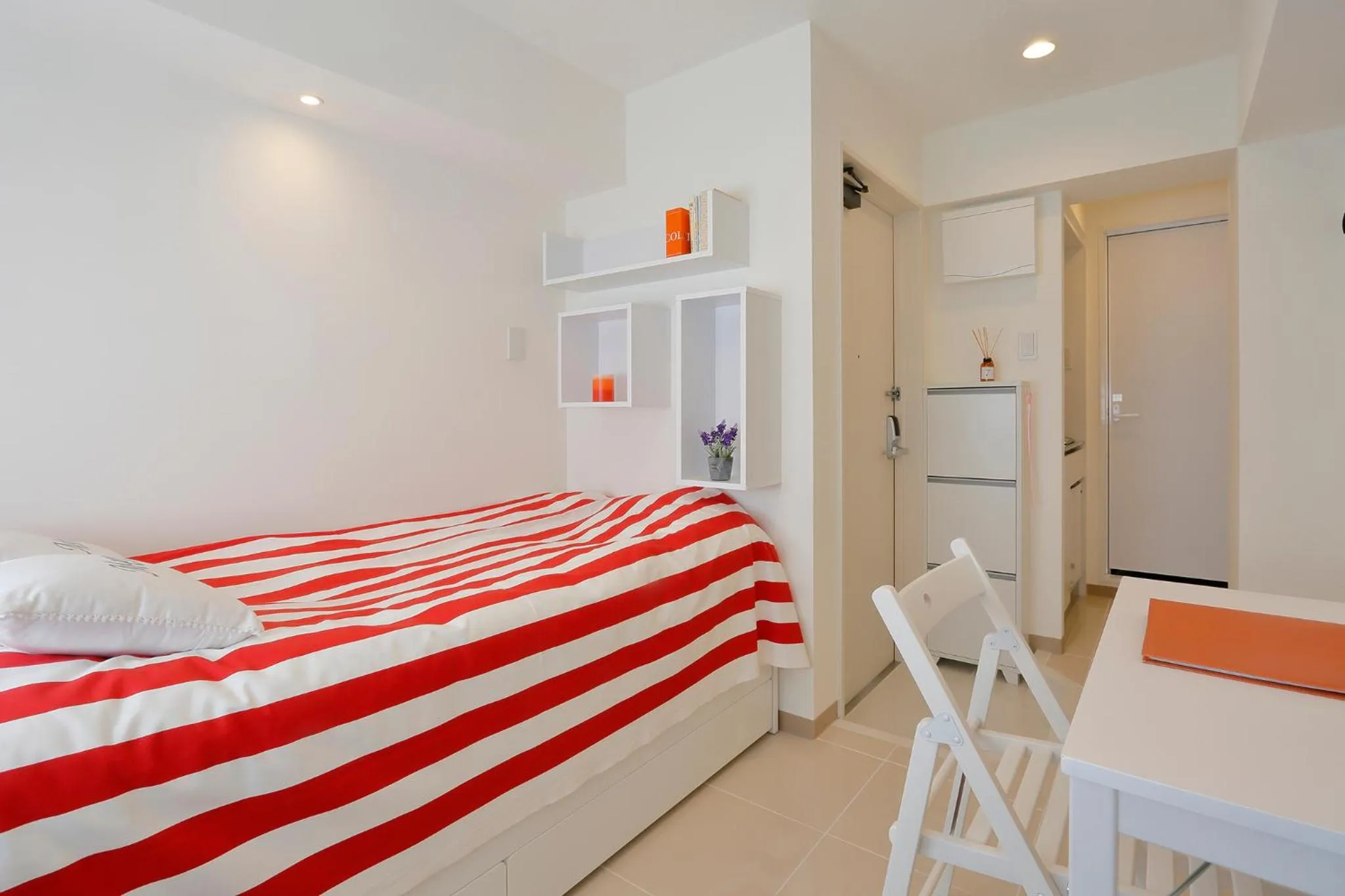 Dining area, Bed in La Krasse Sumida