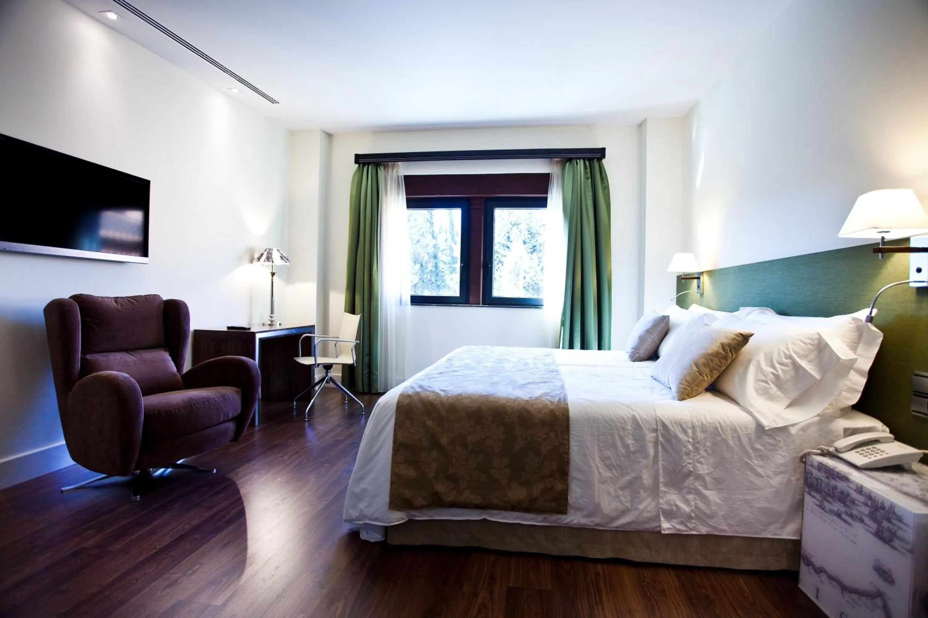 Bedroom, Bed in Hotel & Winery Señorío de Nevada