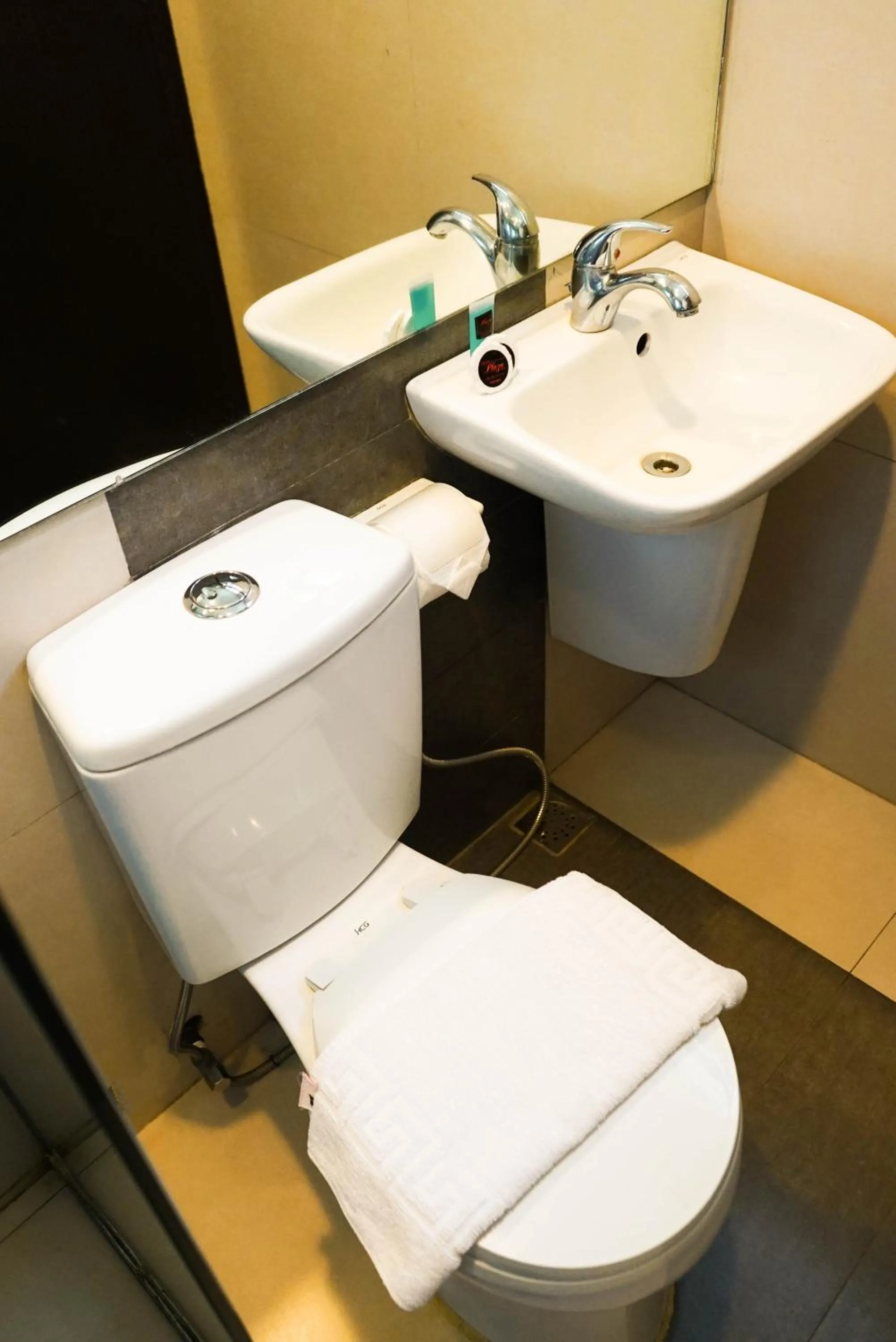 Toilet in Tacloban Plaza Hotel
