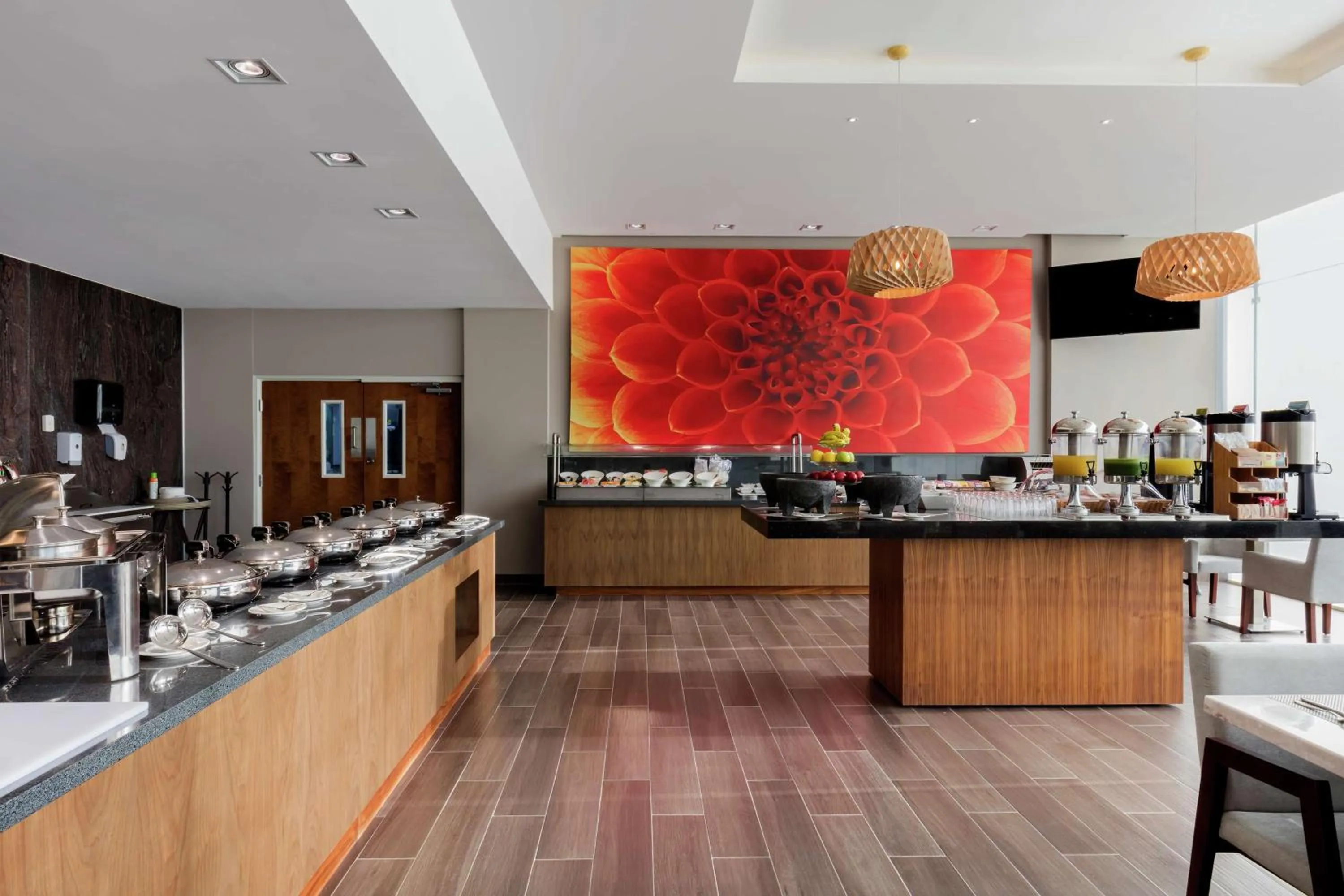 Restaurant/places to eat in Hilton Garden Inn Salamanca