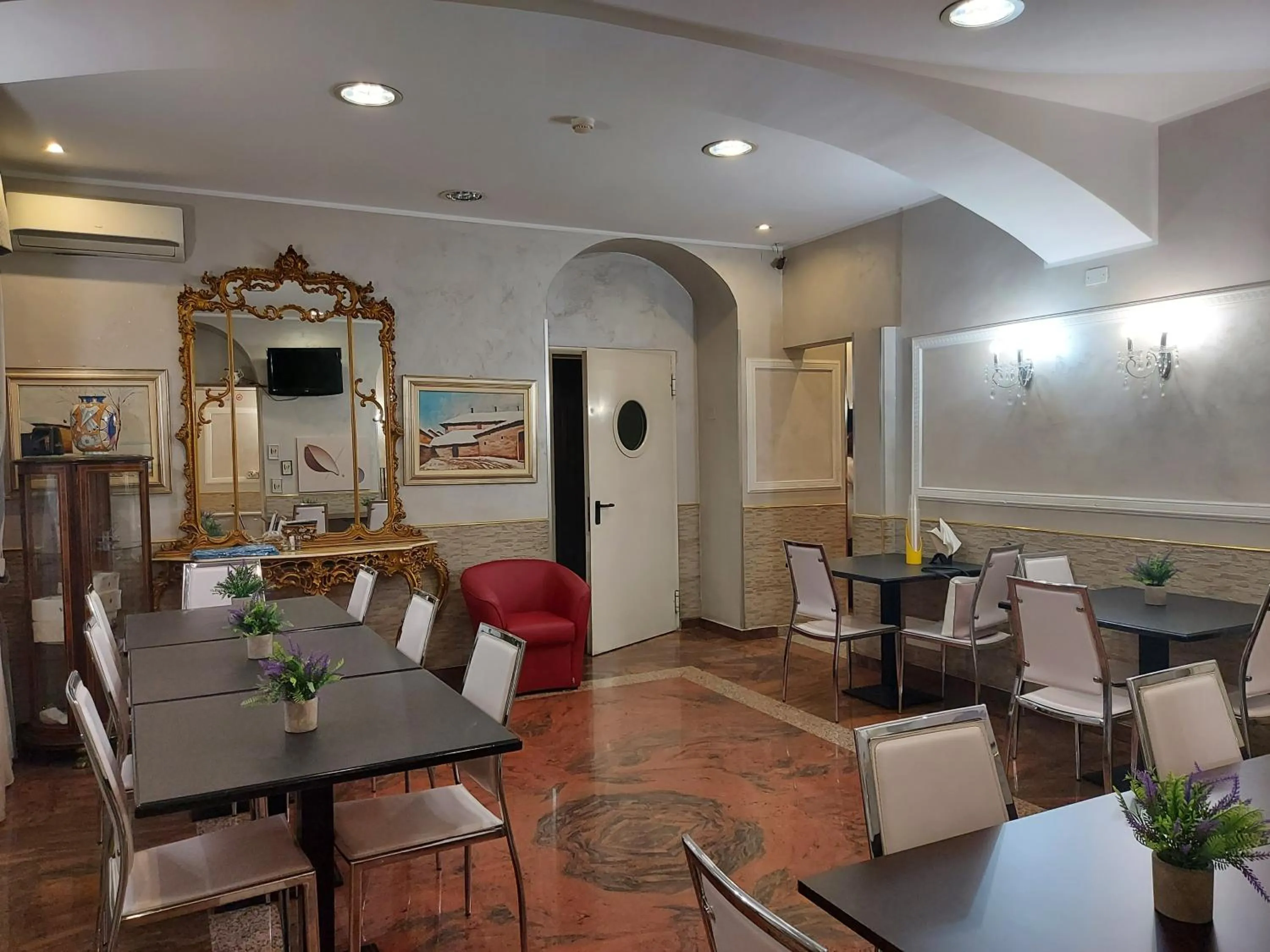 Restaurant/places to eat in Hotel Antico Distretto