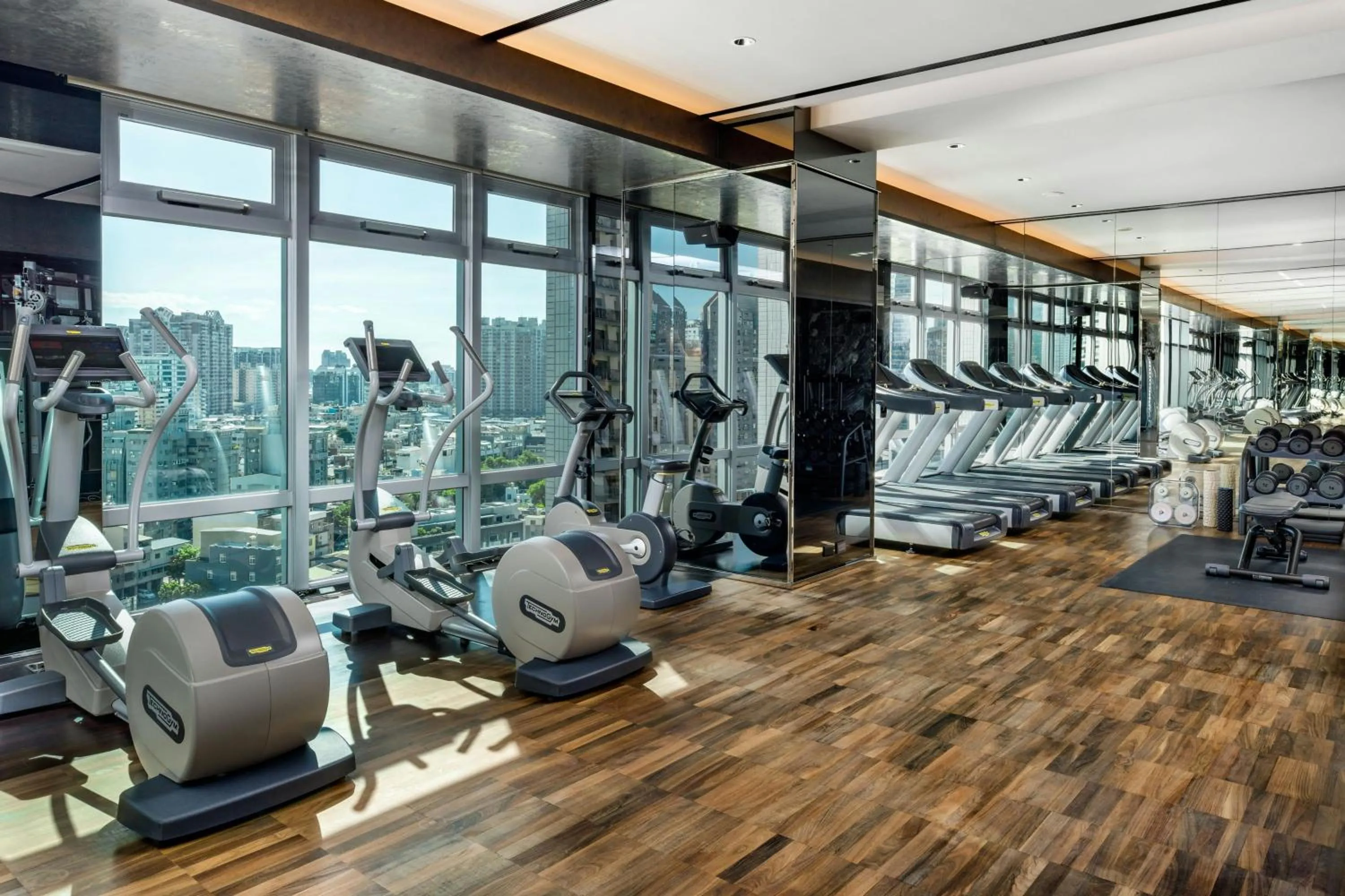 Area and facilities in THE AMNIS, a Luxury Collection Hotel, Kaohsiung