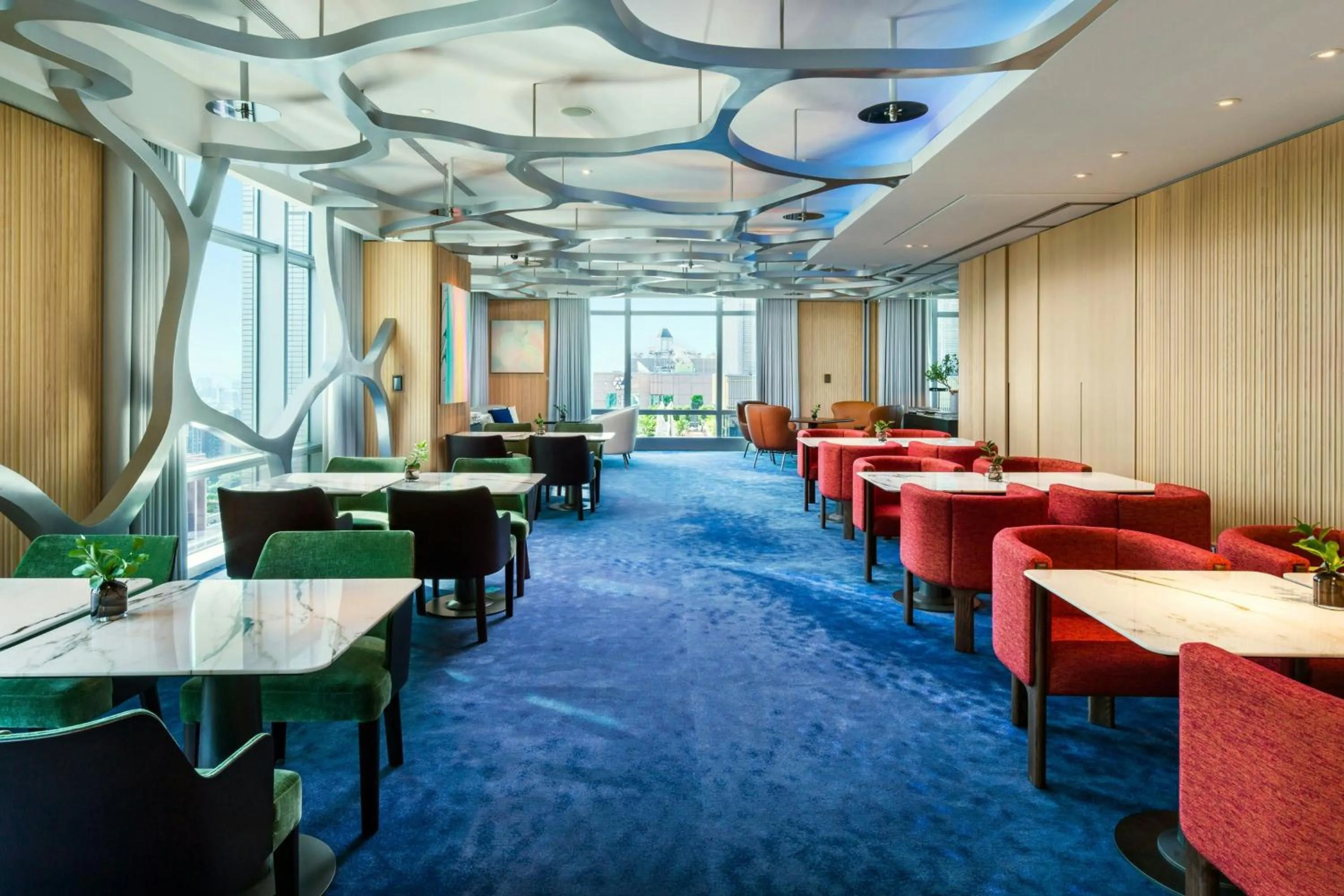 Lounge or bar in THE AMNIS, a Luxury Collection Hotel, Kaohsiung