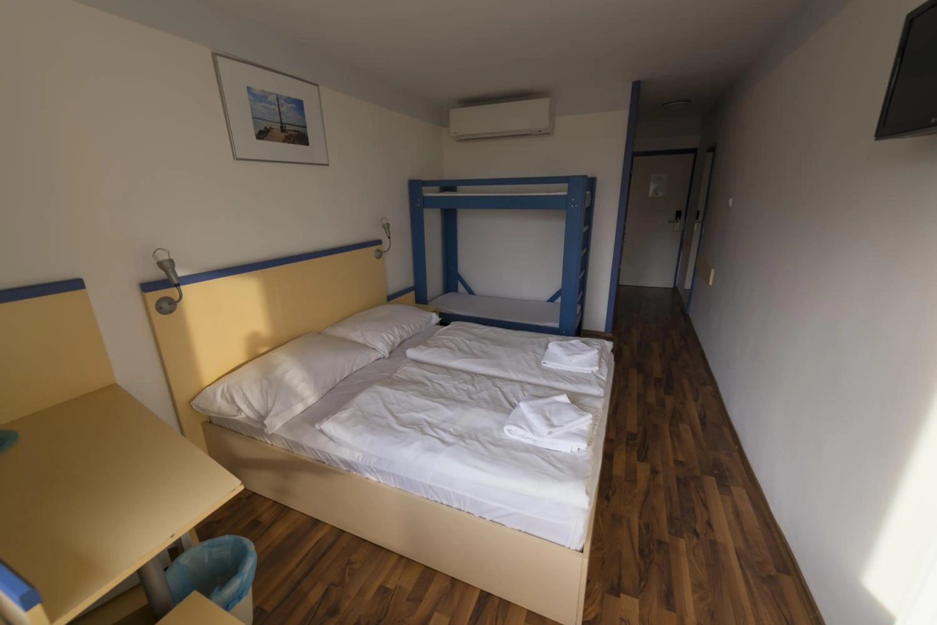 bunk bed, Bed in Hotel Lido