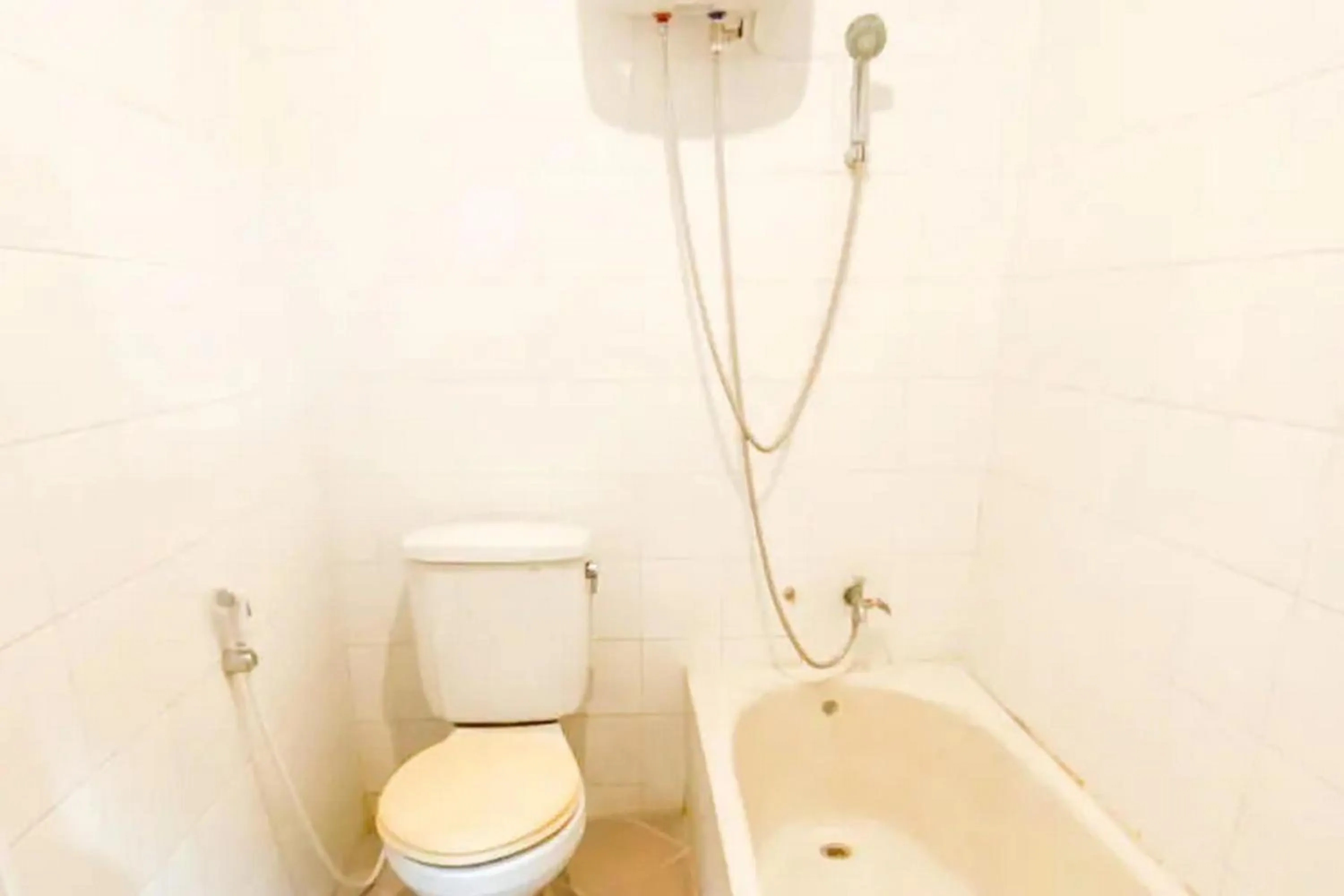 Bathroom in Hotel Shabine Rungkut Mitra RedDoorz