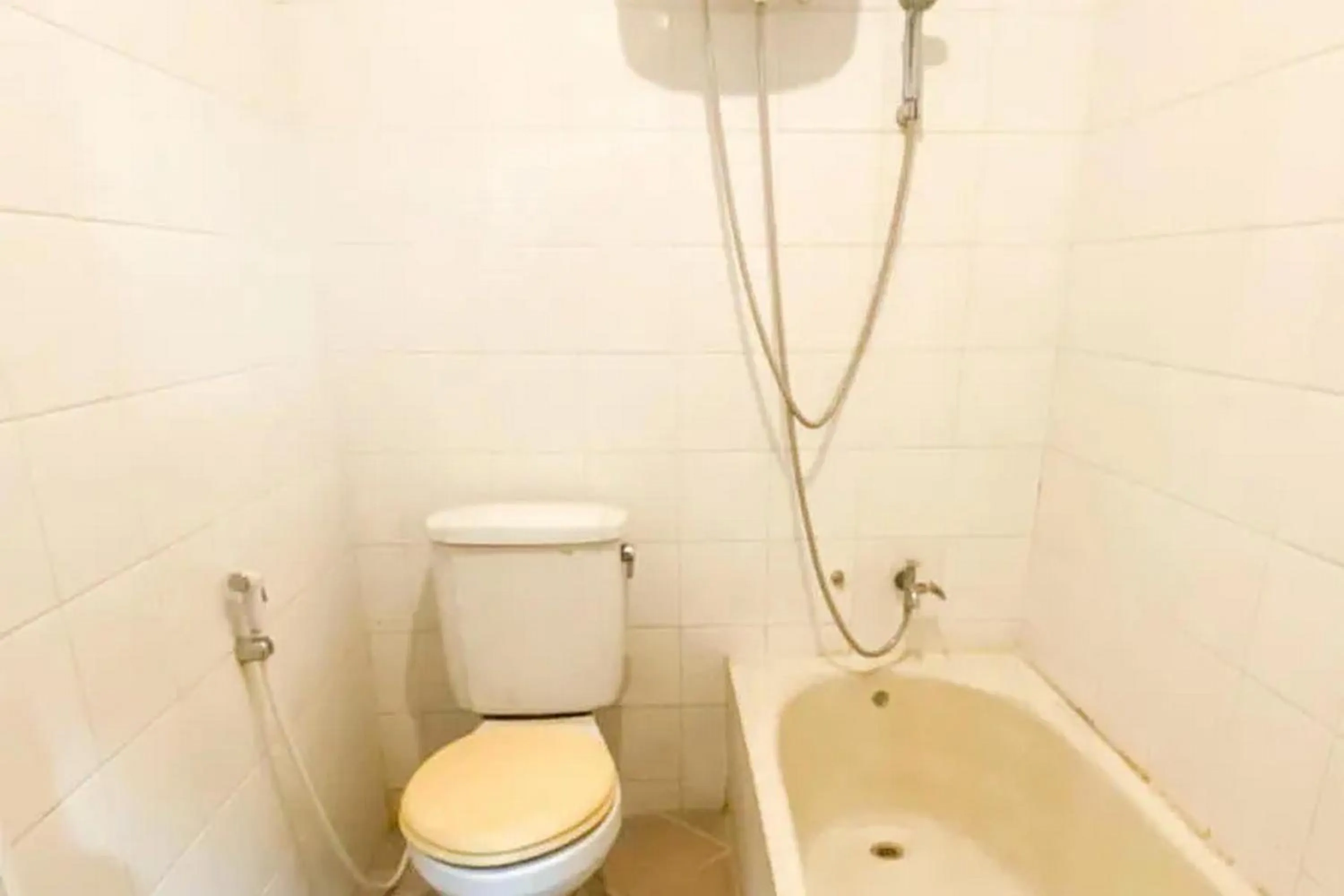 Bathroom in Hotel Shabine Rungkut Mitra RedDoorz