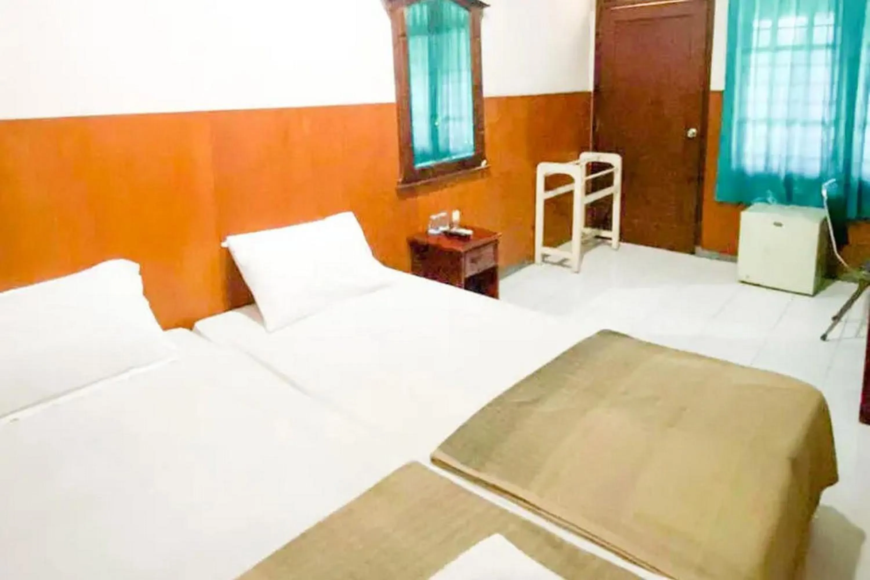 Bedroom, Bed in Hotel Shabine Rungkut Mitra RedDoorz