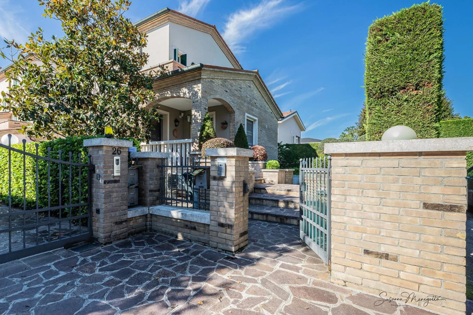 Property building in Villa Anis Bed and Breakfast