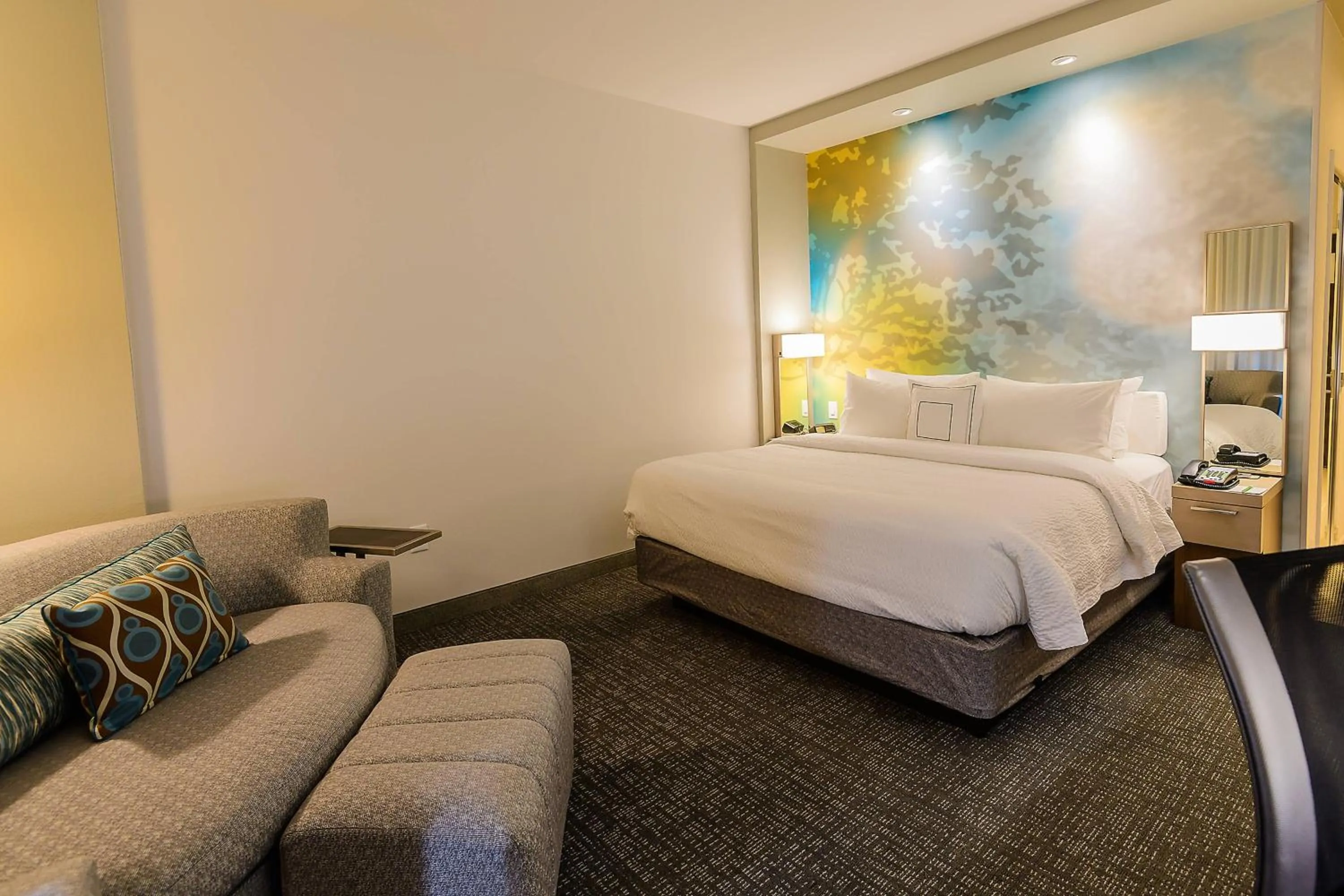 Photo of the whole room, Bed in Courtyard by Marriott Lake Jackson