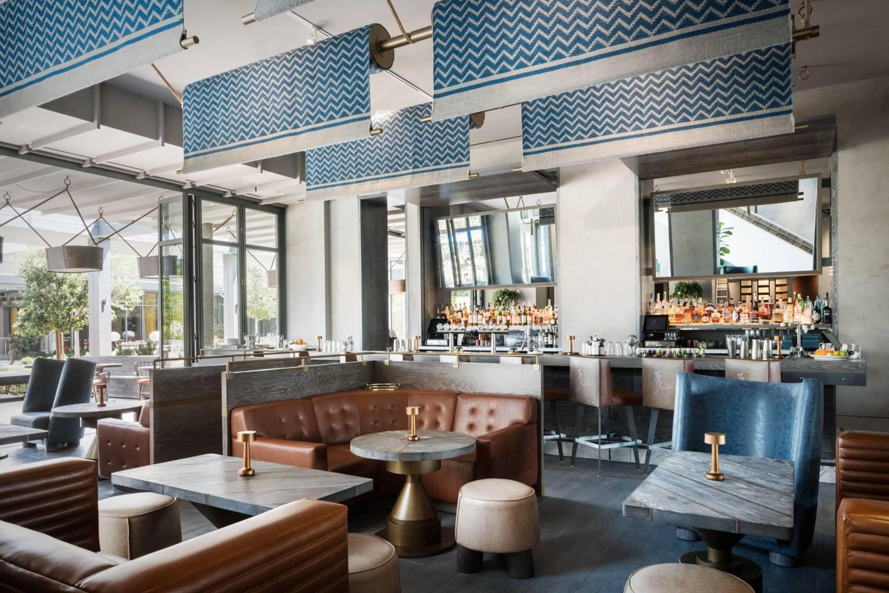 Lounge or bar in Hotel Nia, Autograph Collection