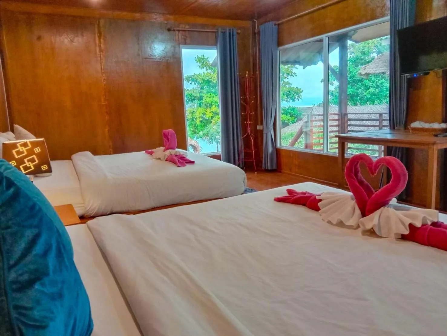 Bed in Sea To Moon Lipe