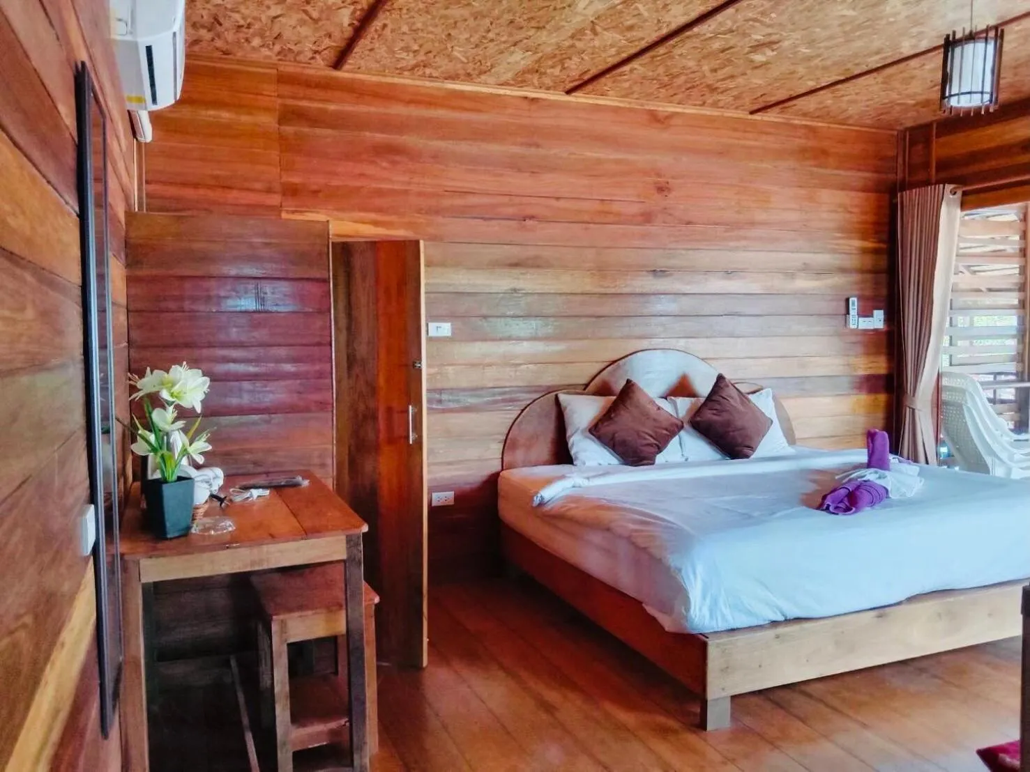 Bed in Sea To Moon Lipe