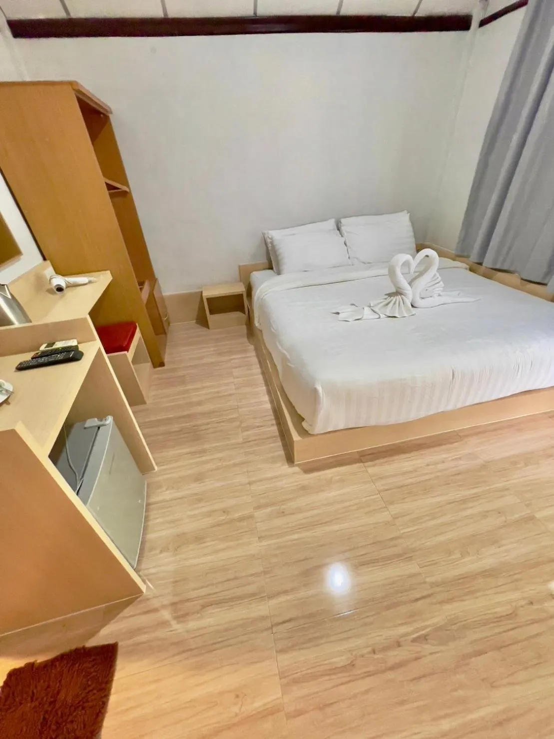 Bed in Sea To Moon Lipe