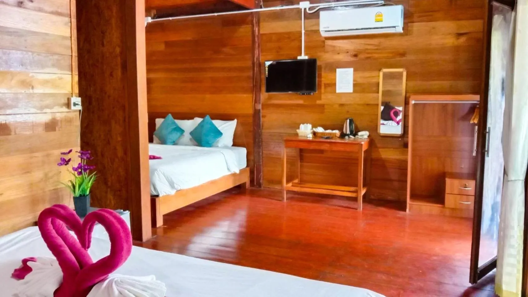 Bed in Sea To Moon Lipe