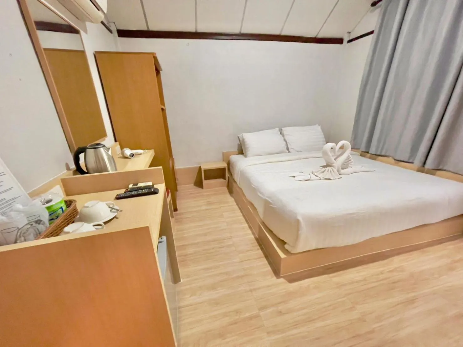 Bed in Sea To Moon Lipe