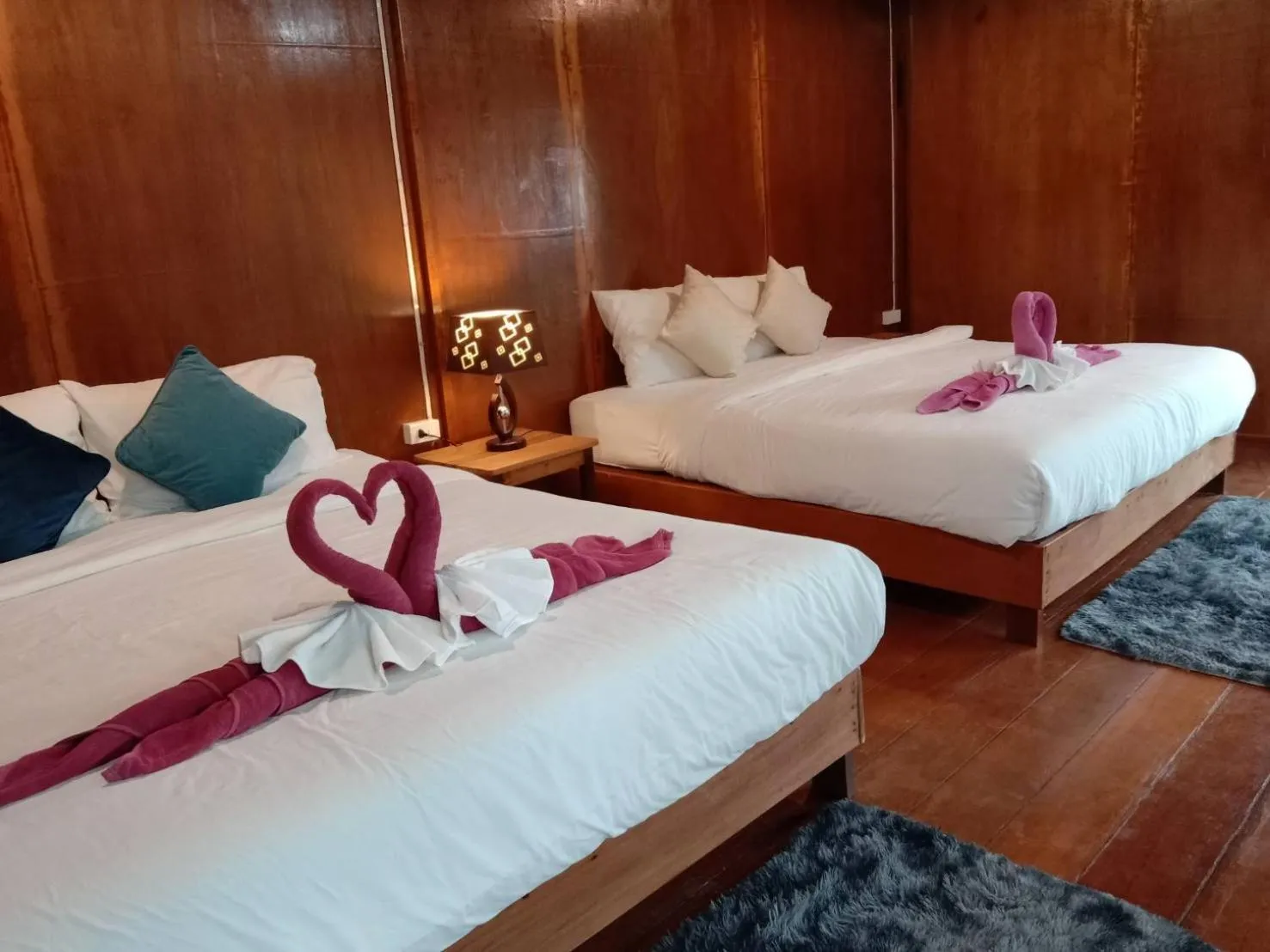 Bed in Sea To Moon Lipe