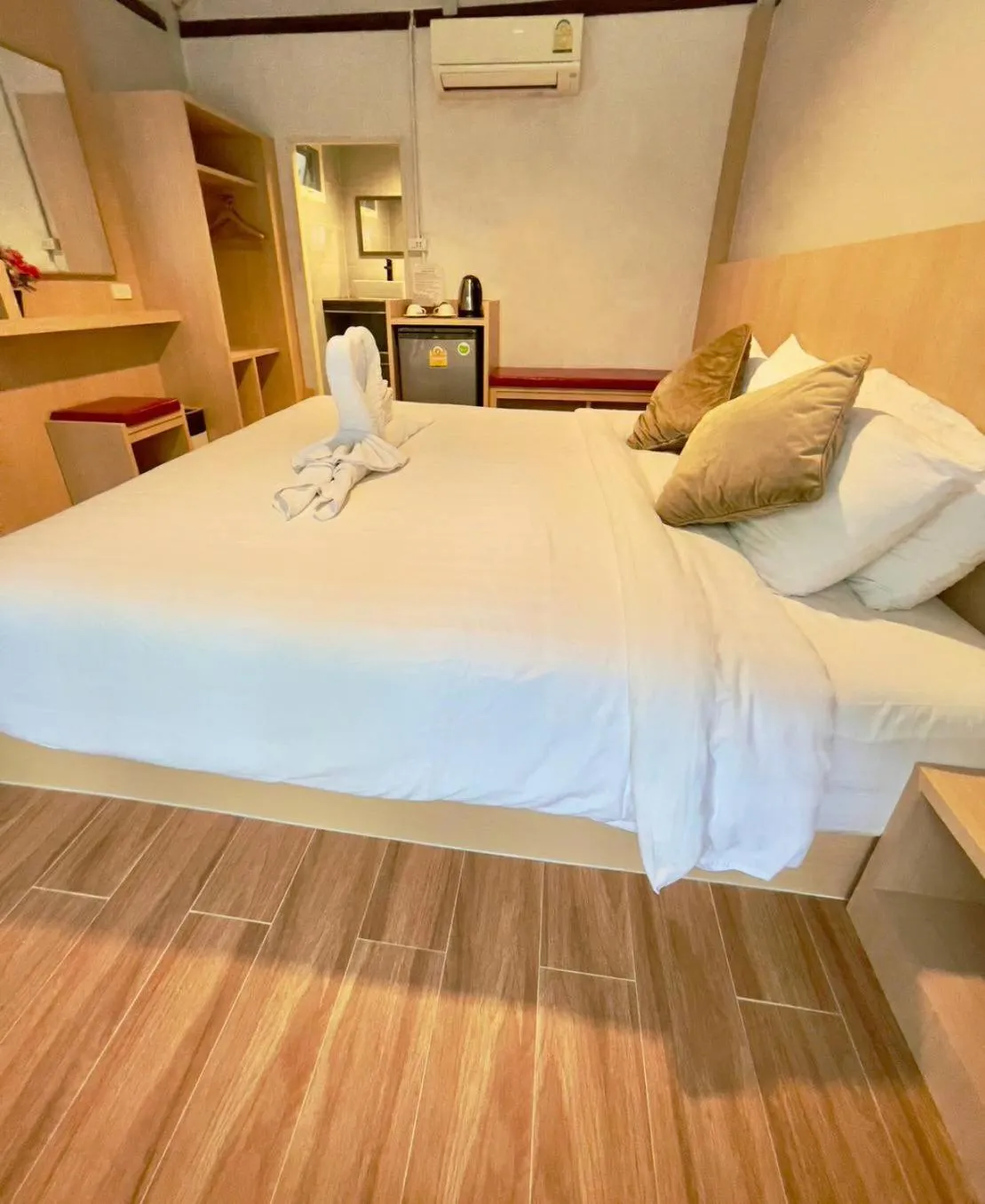 Bed in Sea To Moon Lipe