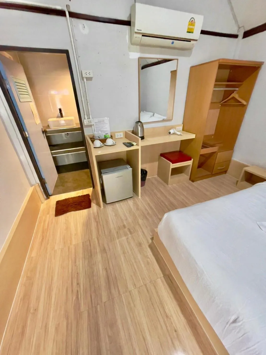 Bed in Sea To Moon Lipe