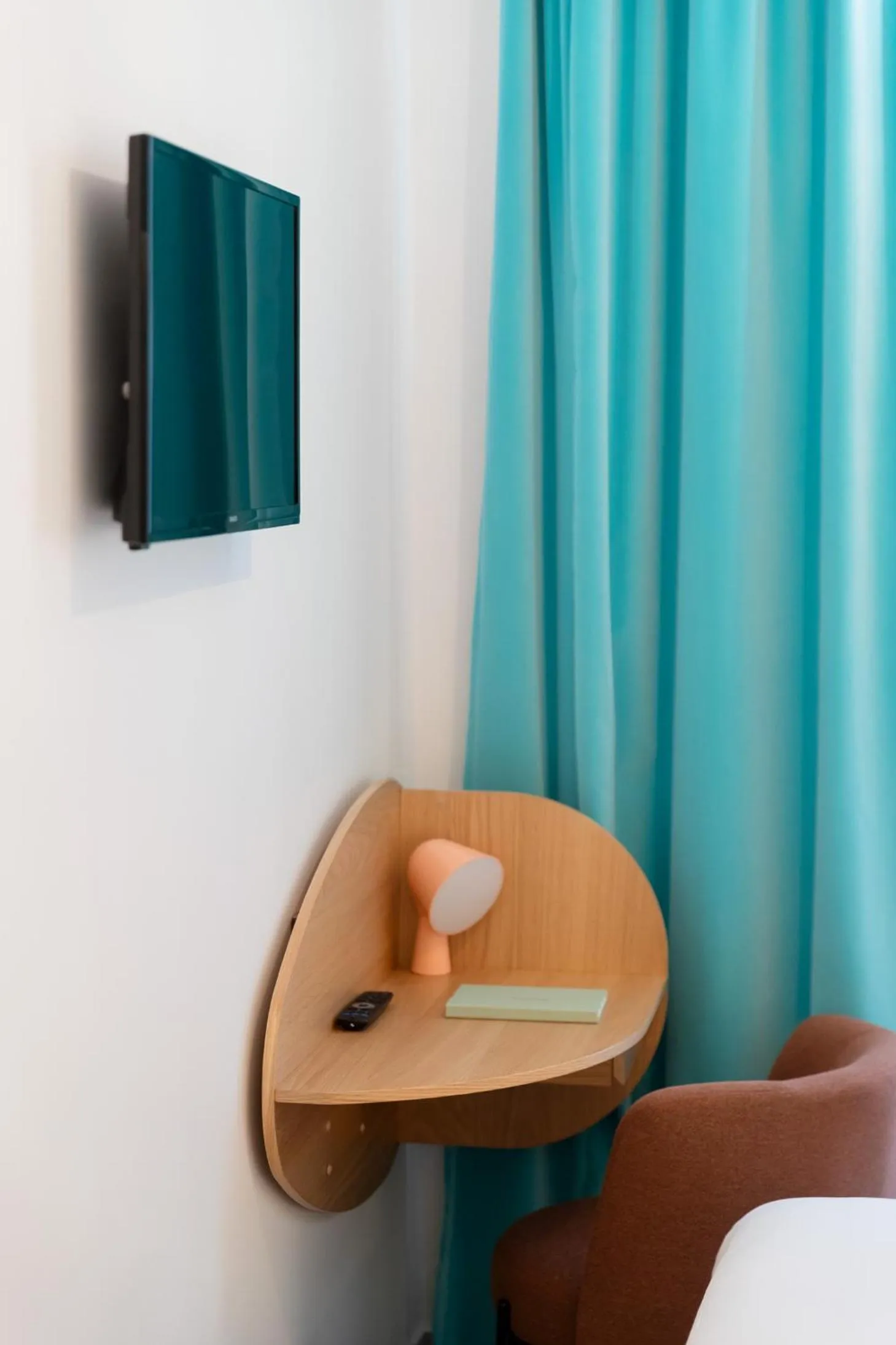 TV and multimedia in Trendy Canettes Hotel