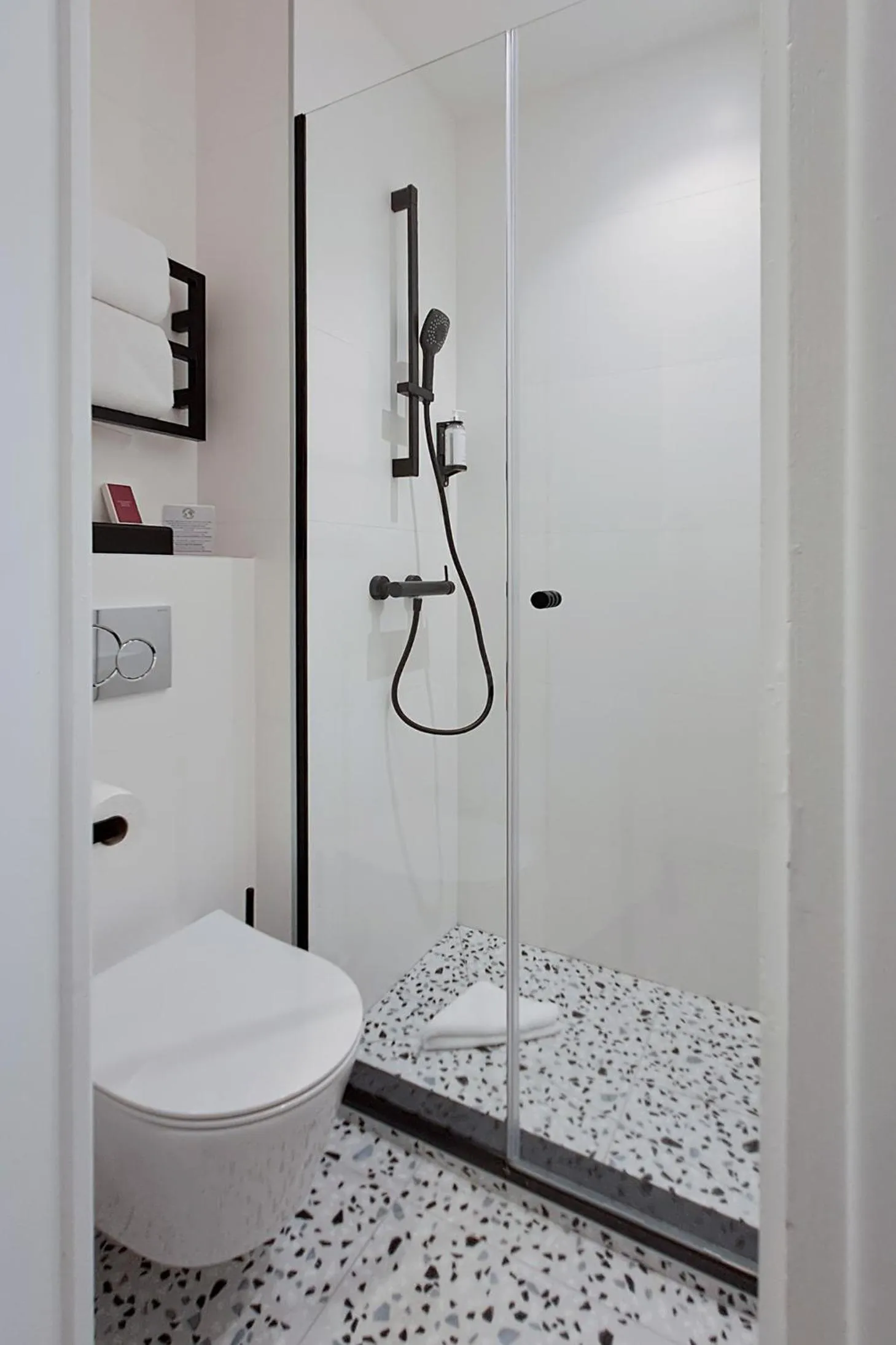 Shower in Trendy Canettes Hotel