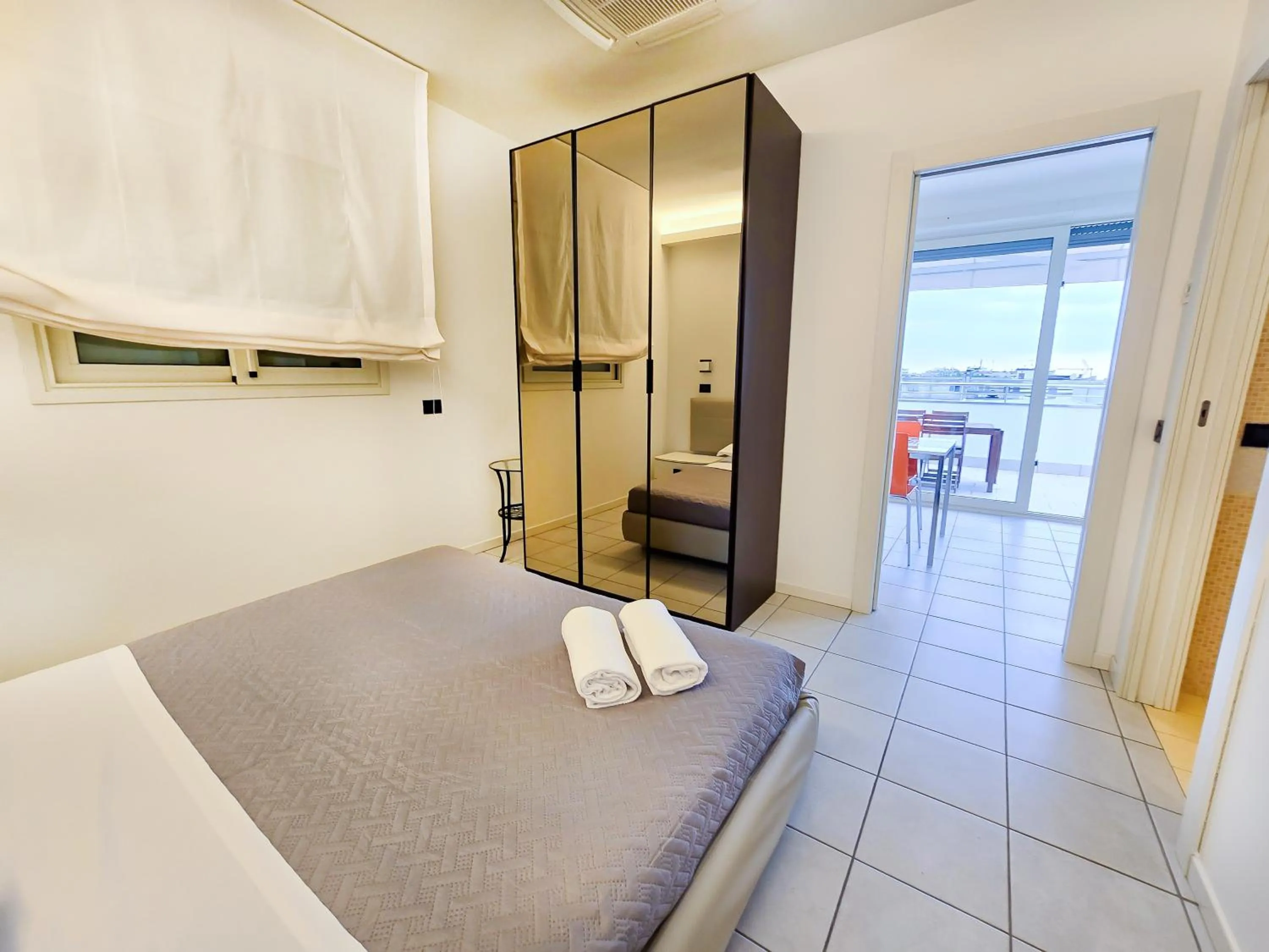 towels, Bed in Hotel Avana Fronte Mare