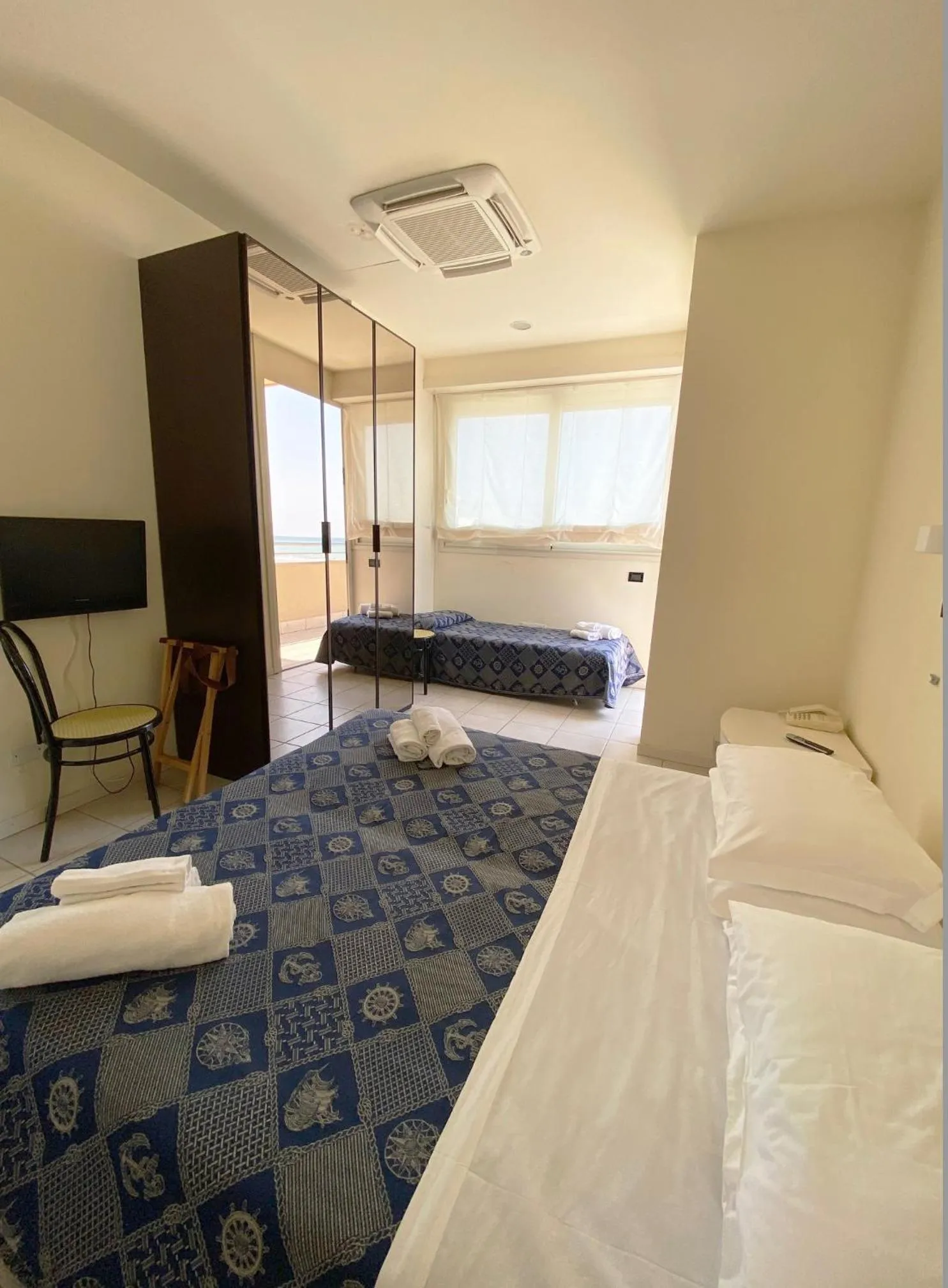 Bedroom, Bed in Hotel Avana Fronte Mare