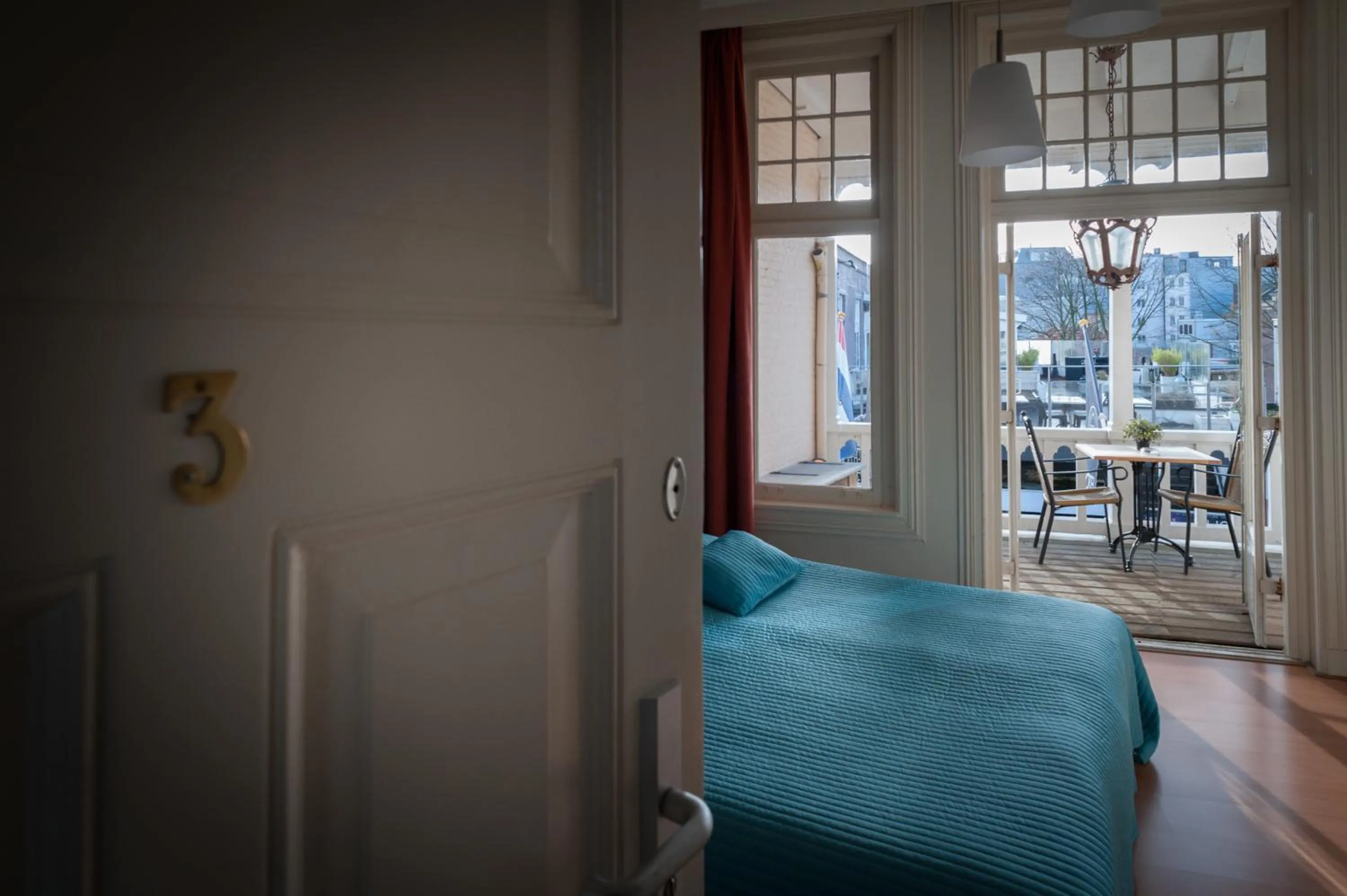 Bed in Hotel Grand Cafe Deight