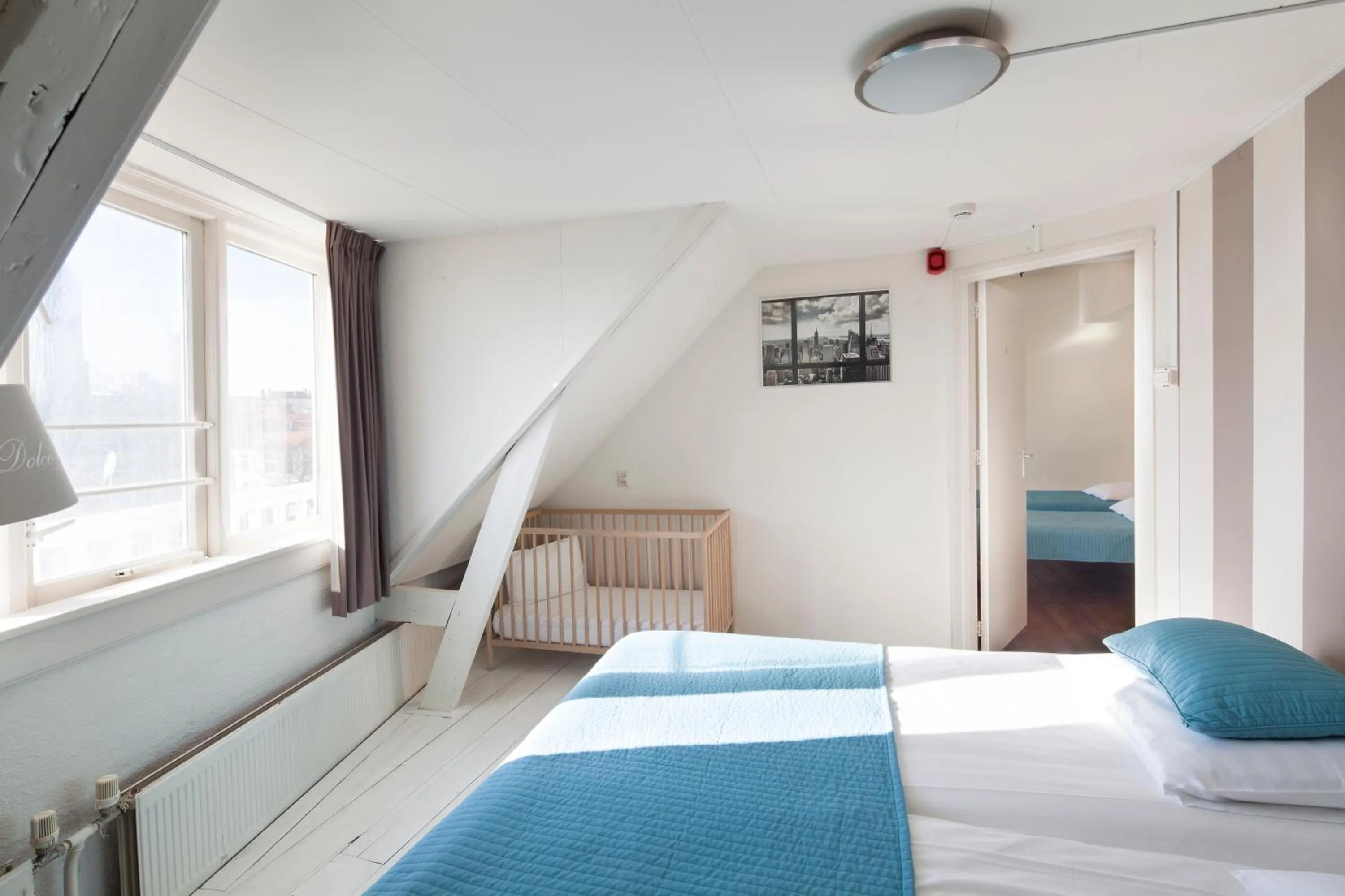 Bed in Hotel Grand Cafe Deight