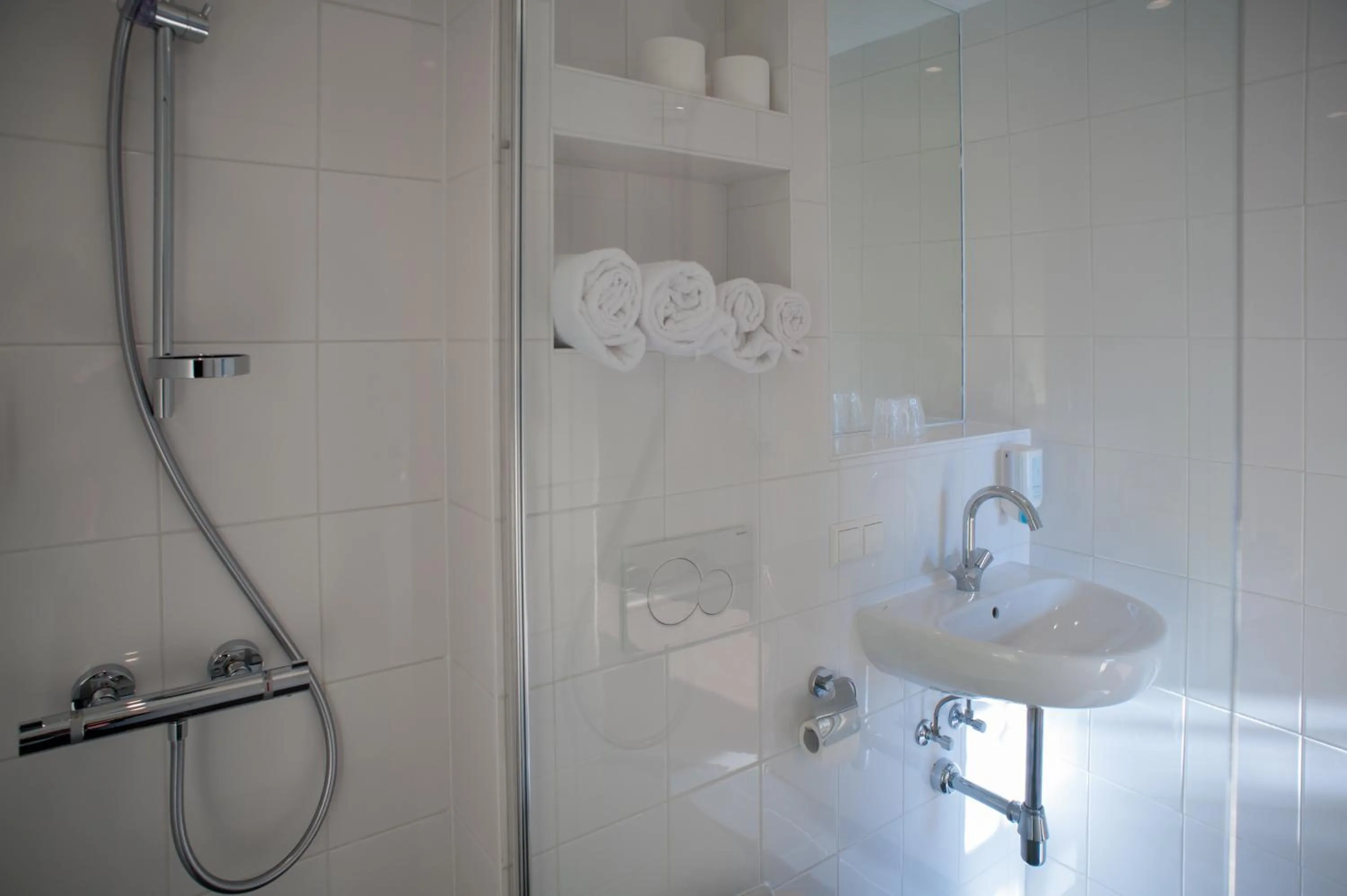 Shower in Hotel Grand Cafe Deight